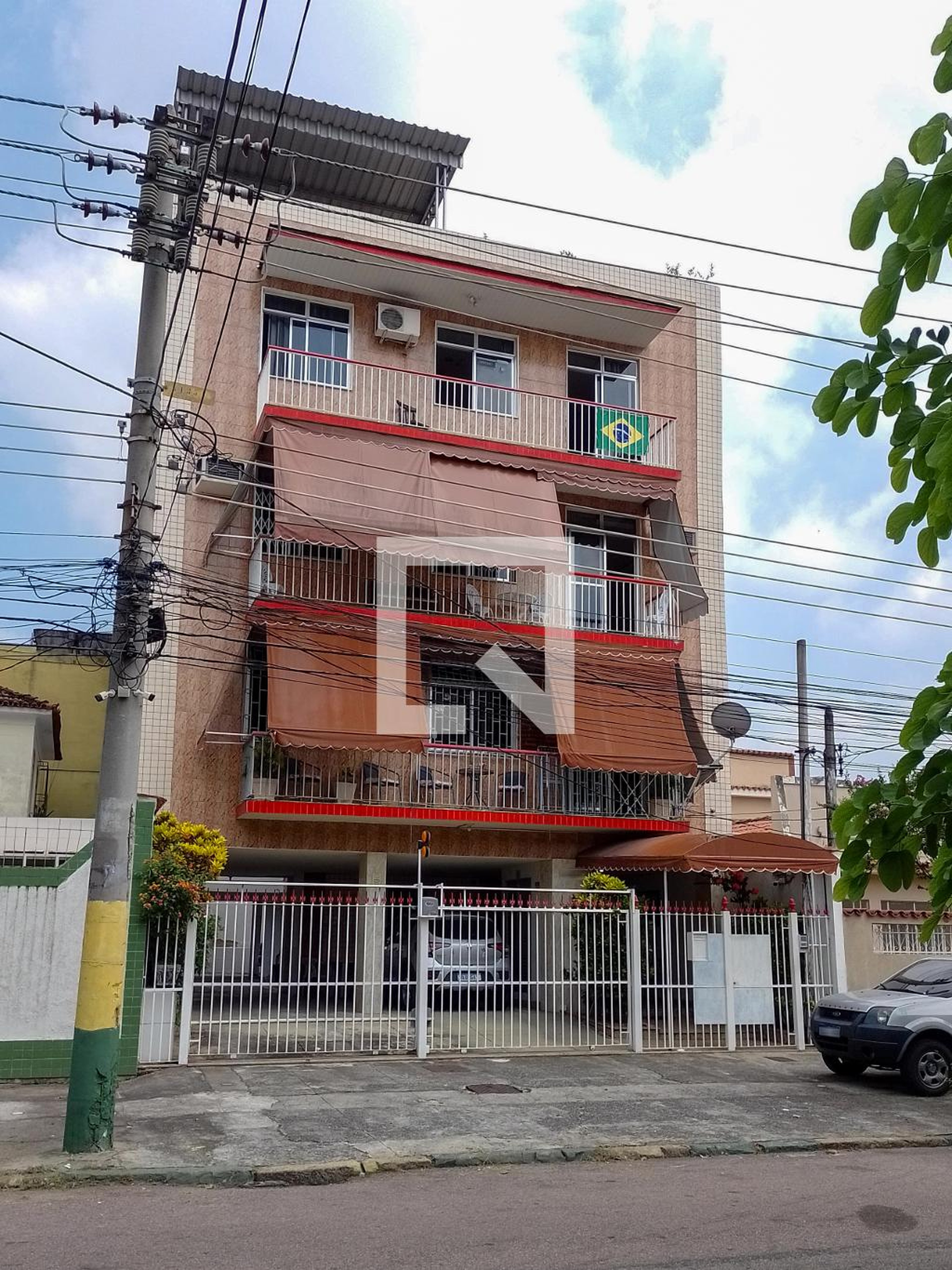 Fachada Condomínio em Rua Ararai, 446