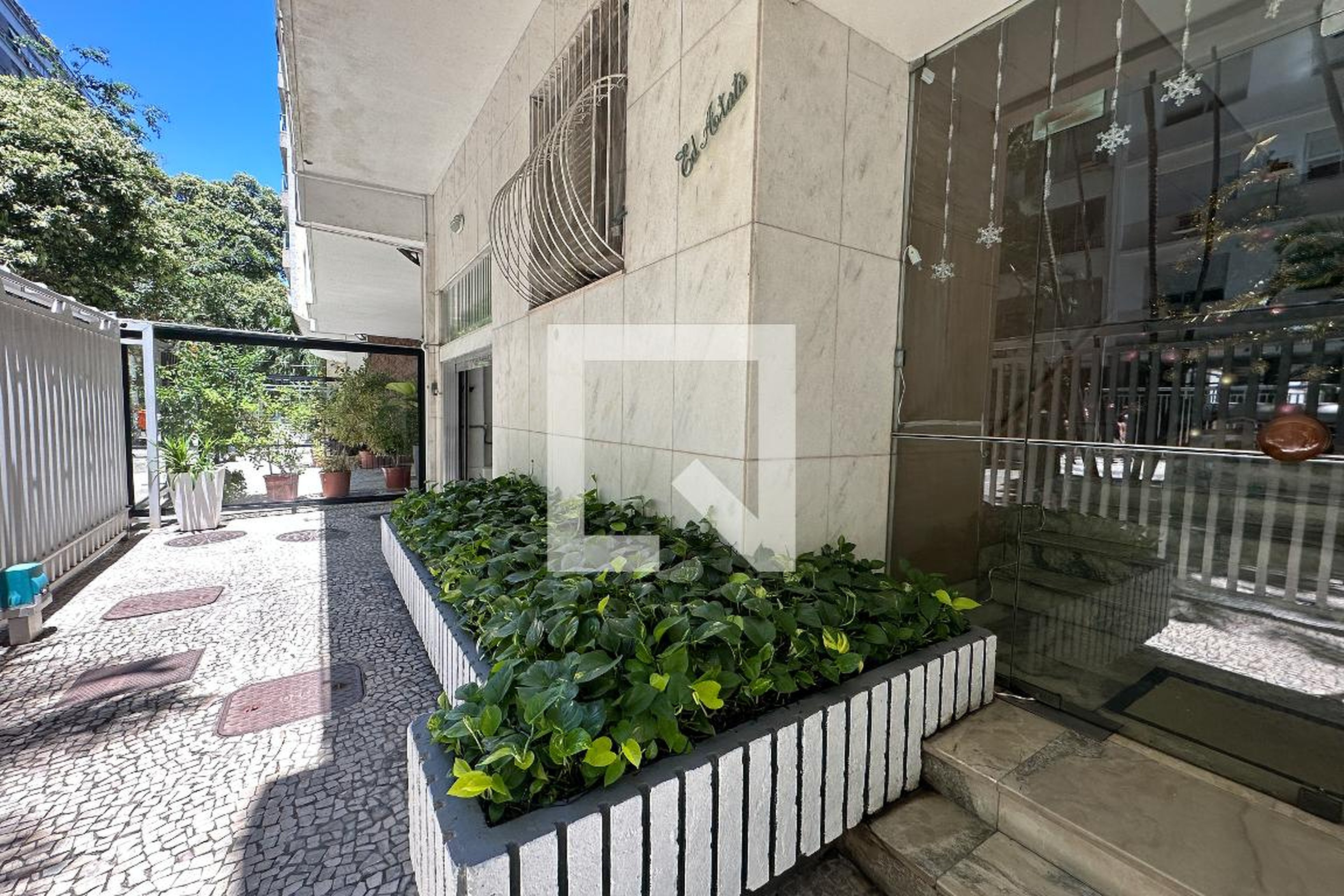 Entrada - Edificio Atata