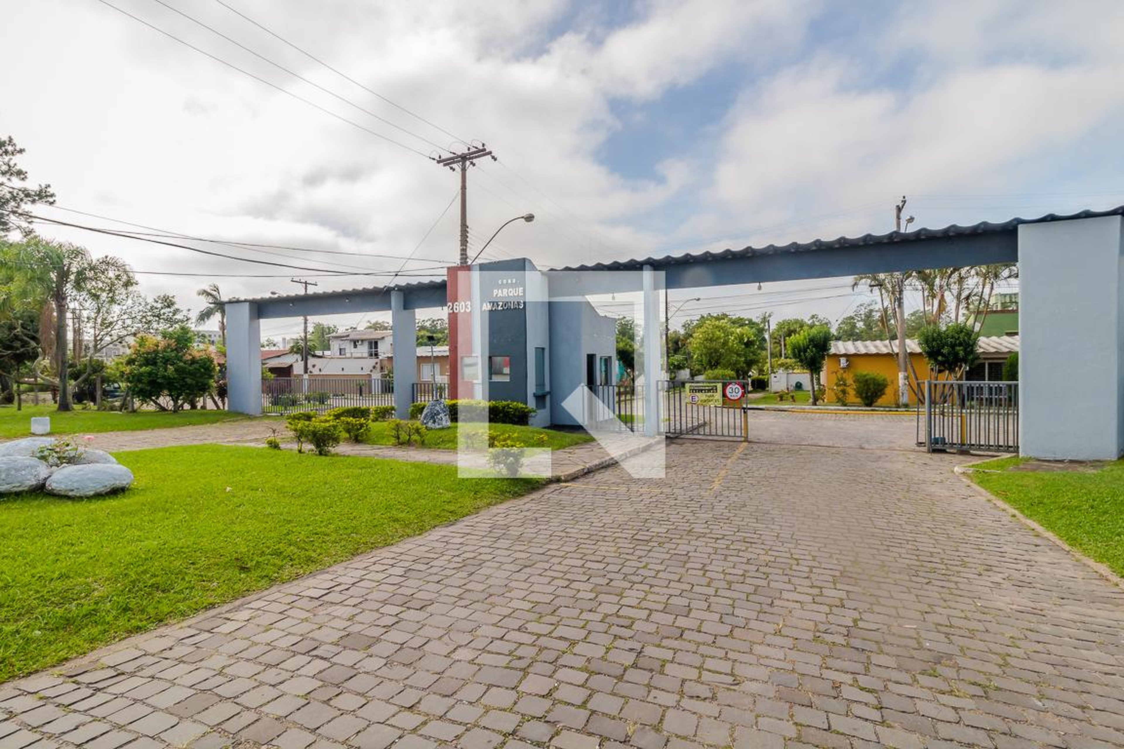 Fachada do condomínio Condomínio em Avenida Edgar Píres de Castro, 2603