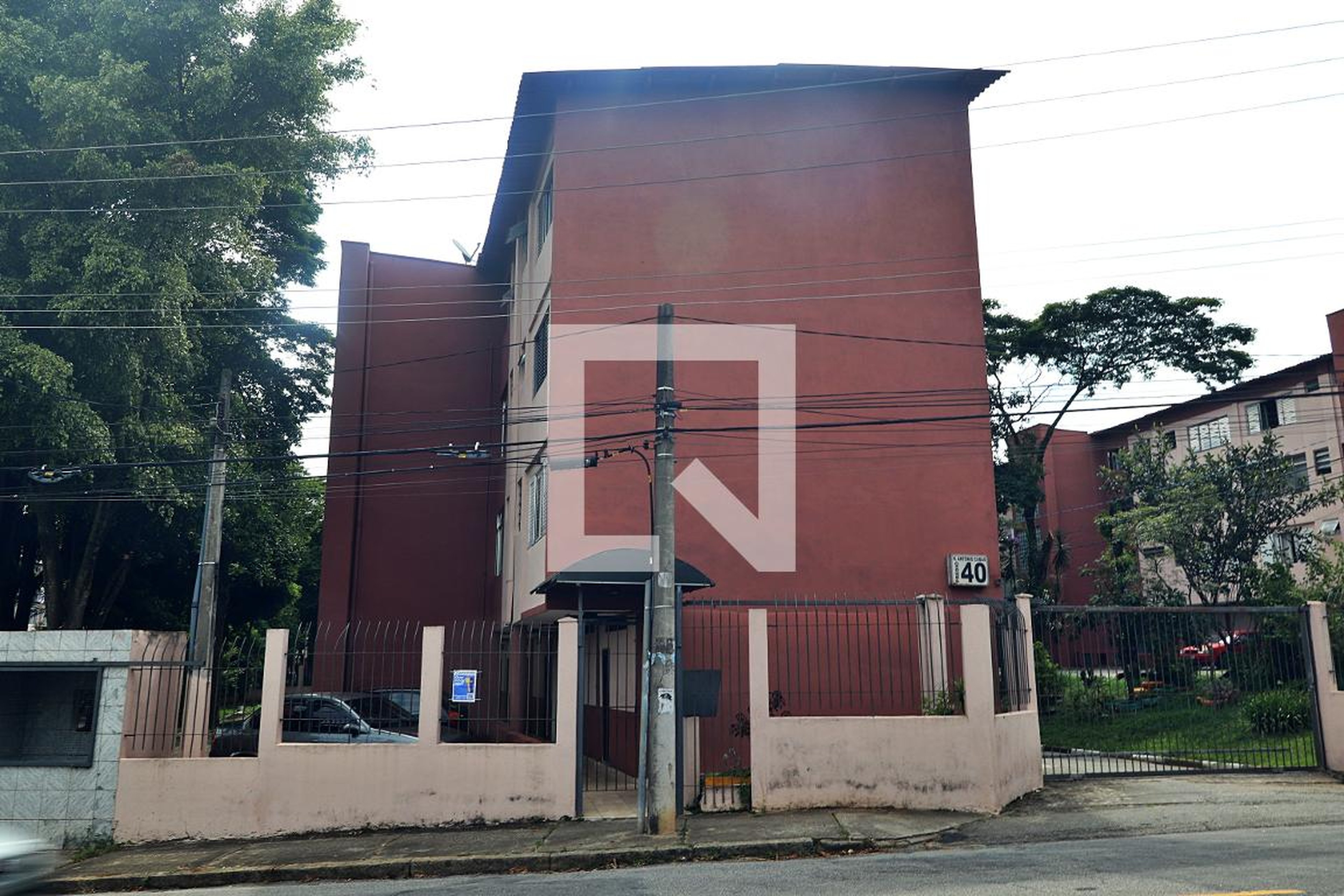 Fachada Condomínio em Rua Antônio Cubas, 40
