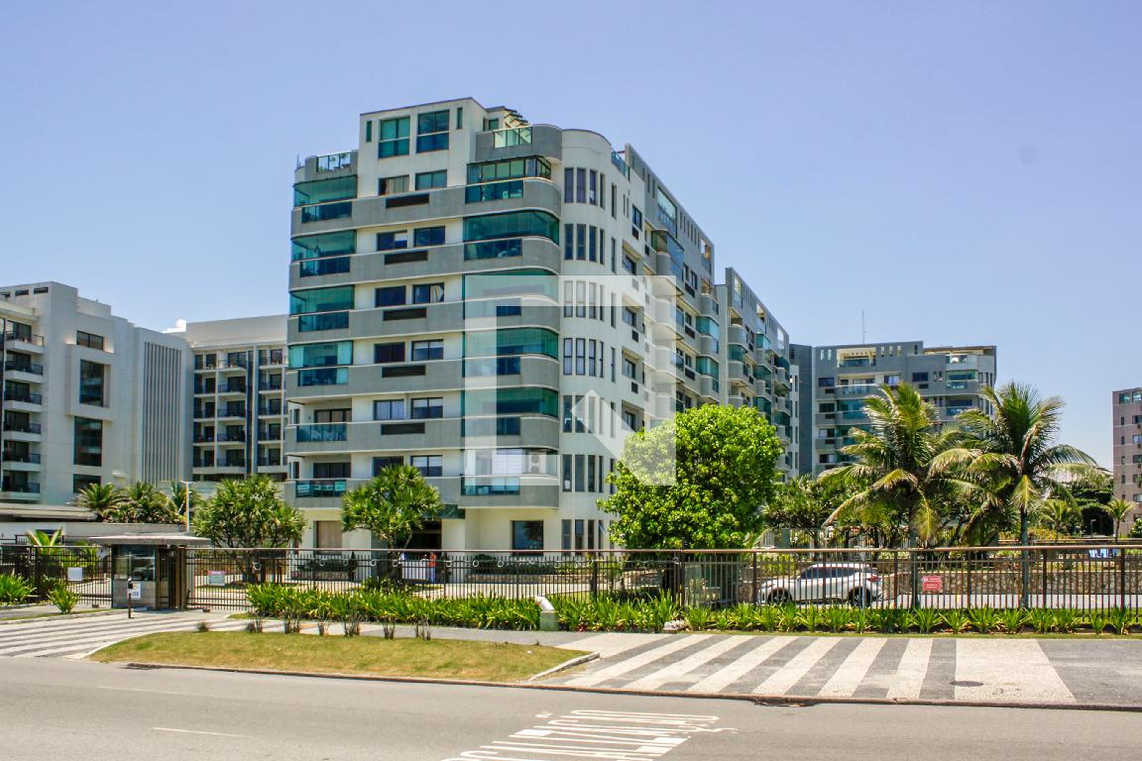 Fachada Condomínio em Rua Sargento João de Faria, 9550