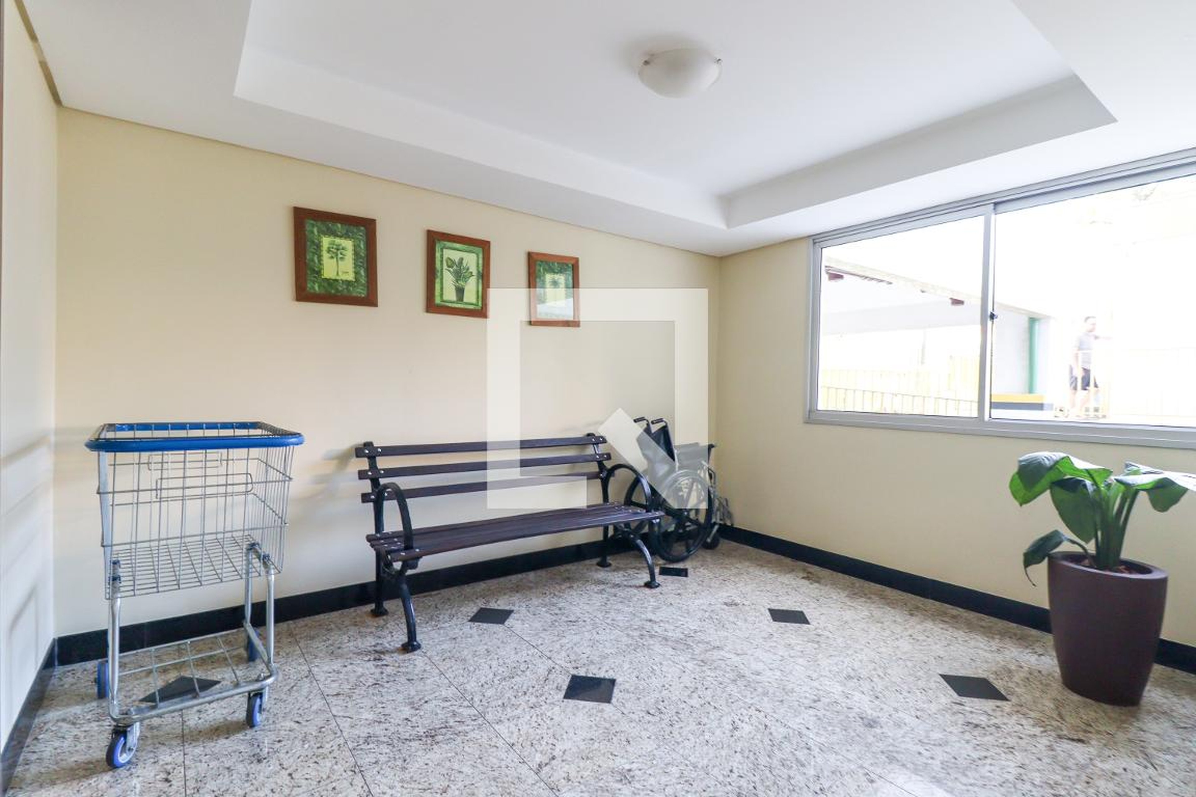 Hall de entrada Condomínio em Rua Itatiaia, 569