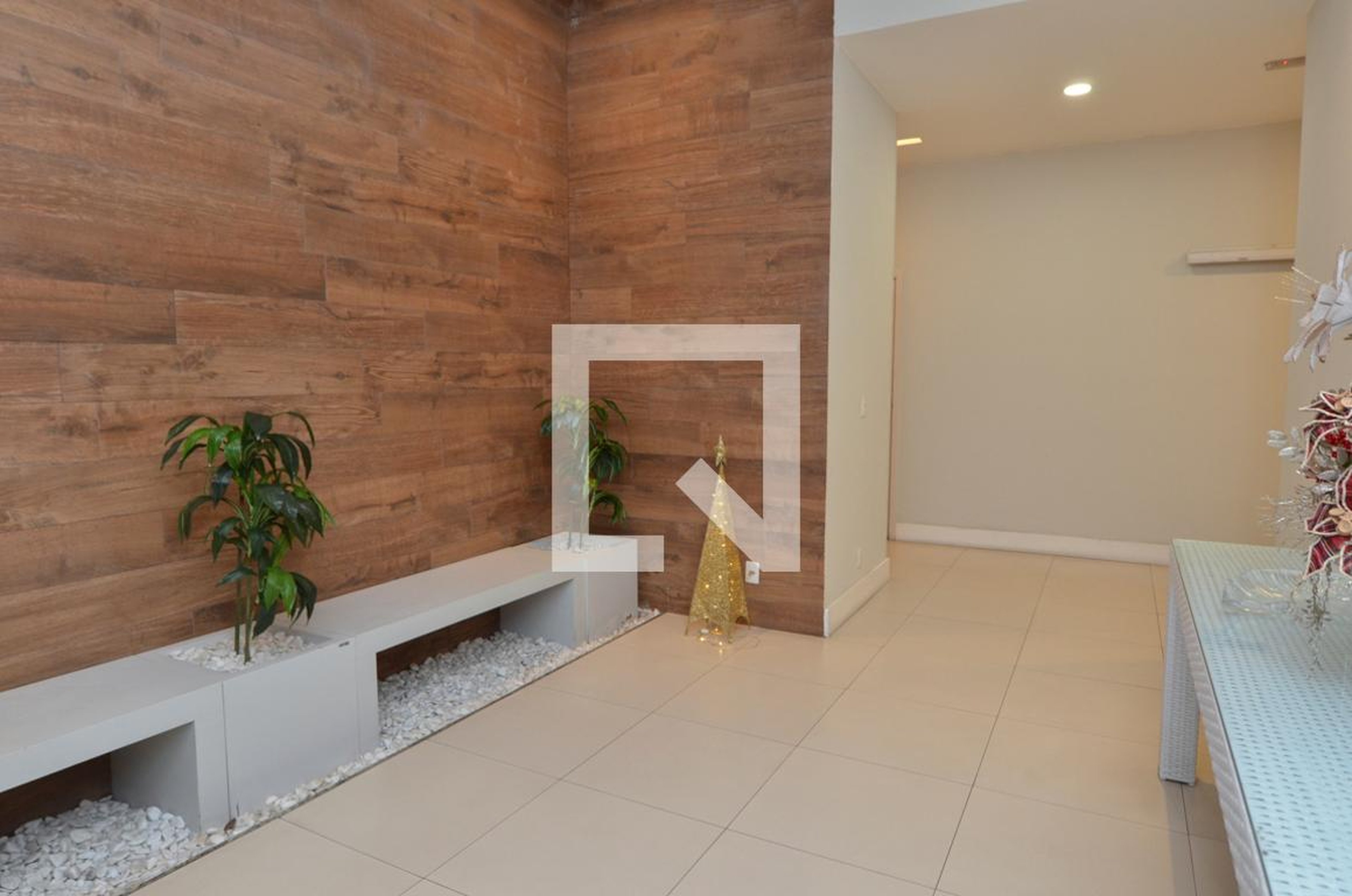 Hall de entrada Condomínio em Rua Teixeira Heizer, 1960