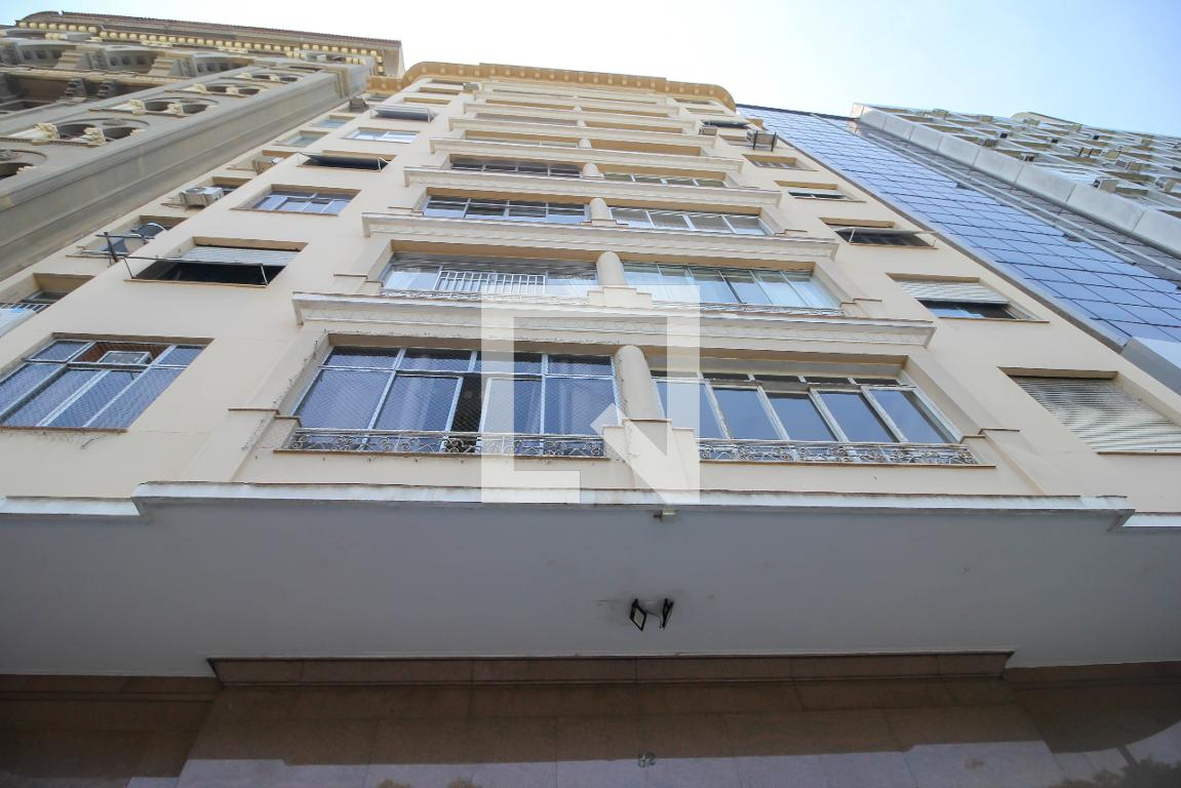 Fachada do Prédio Condomínio em Praia do Flamengo, 80