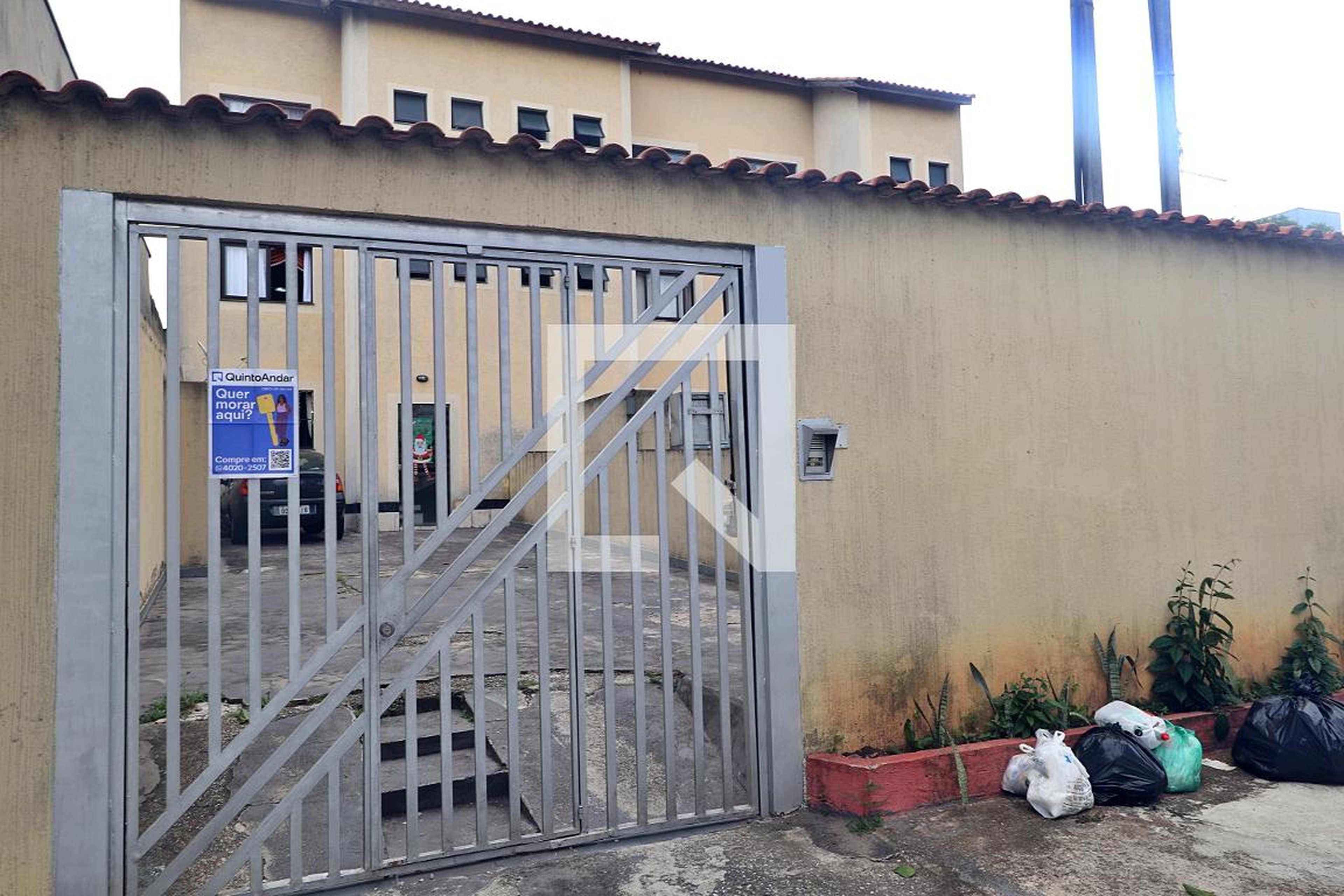 Fachada Condomínio em Rua Guadalajara, 38