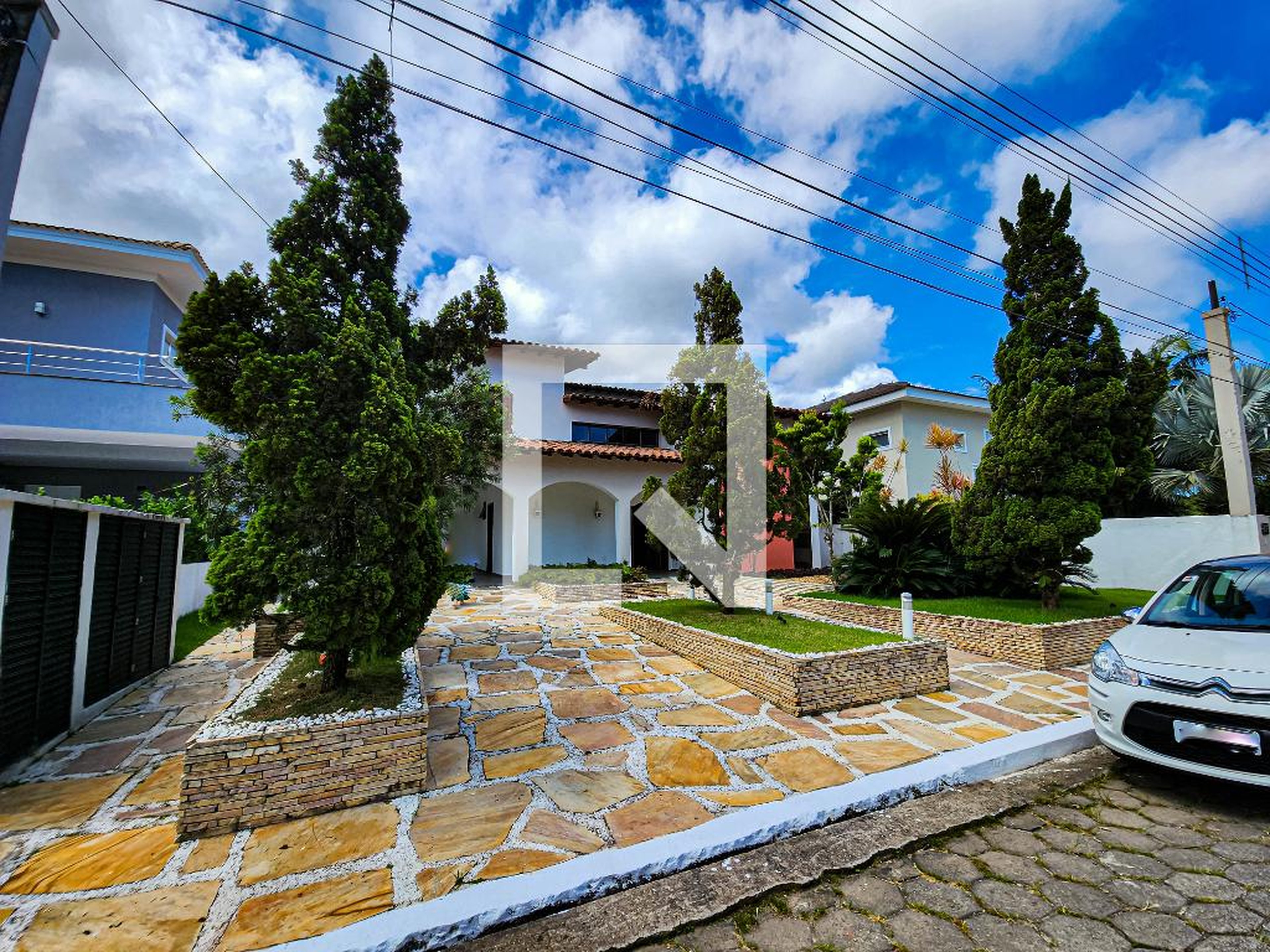 Fachada Condomínio em Rua P2, 73