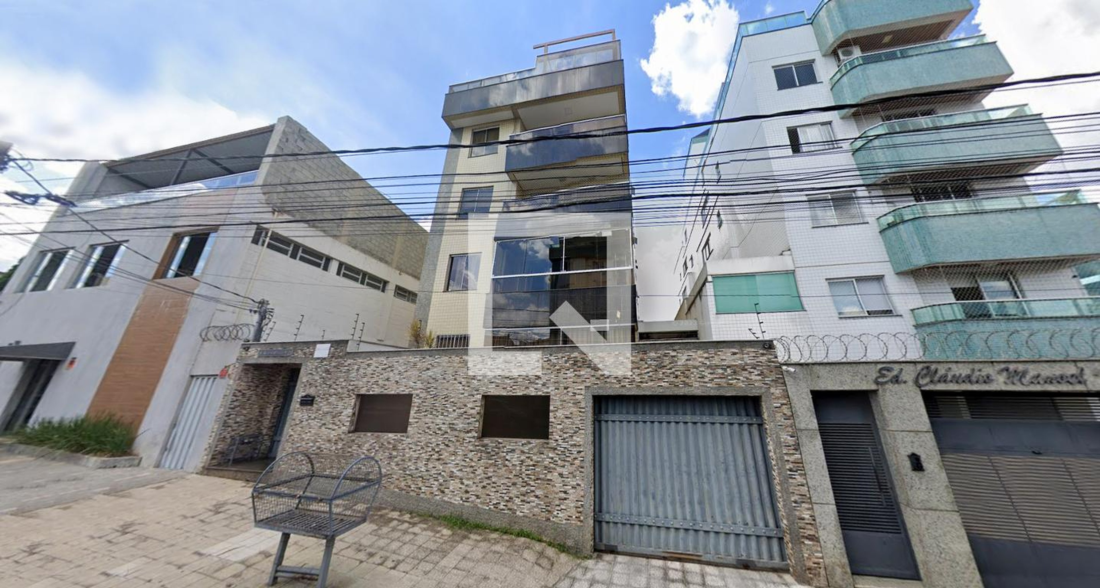Fachada Condomínio em Rua Cláudio Manoel, 79