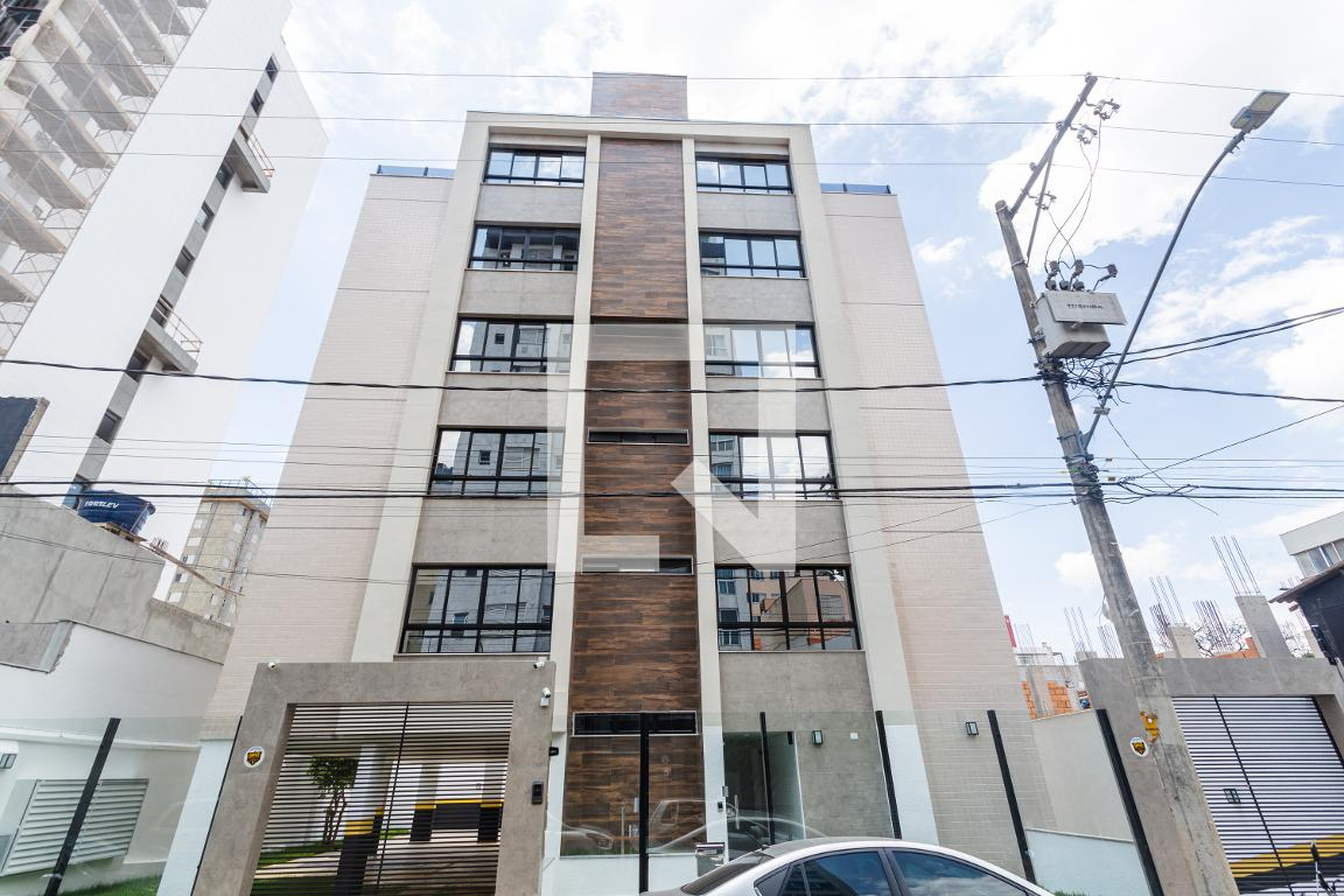 Fachada Condomínio em Rua Rafael Magalhães, 158