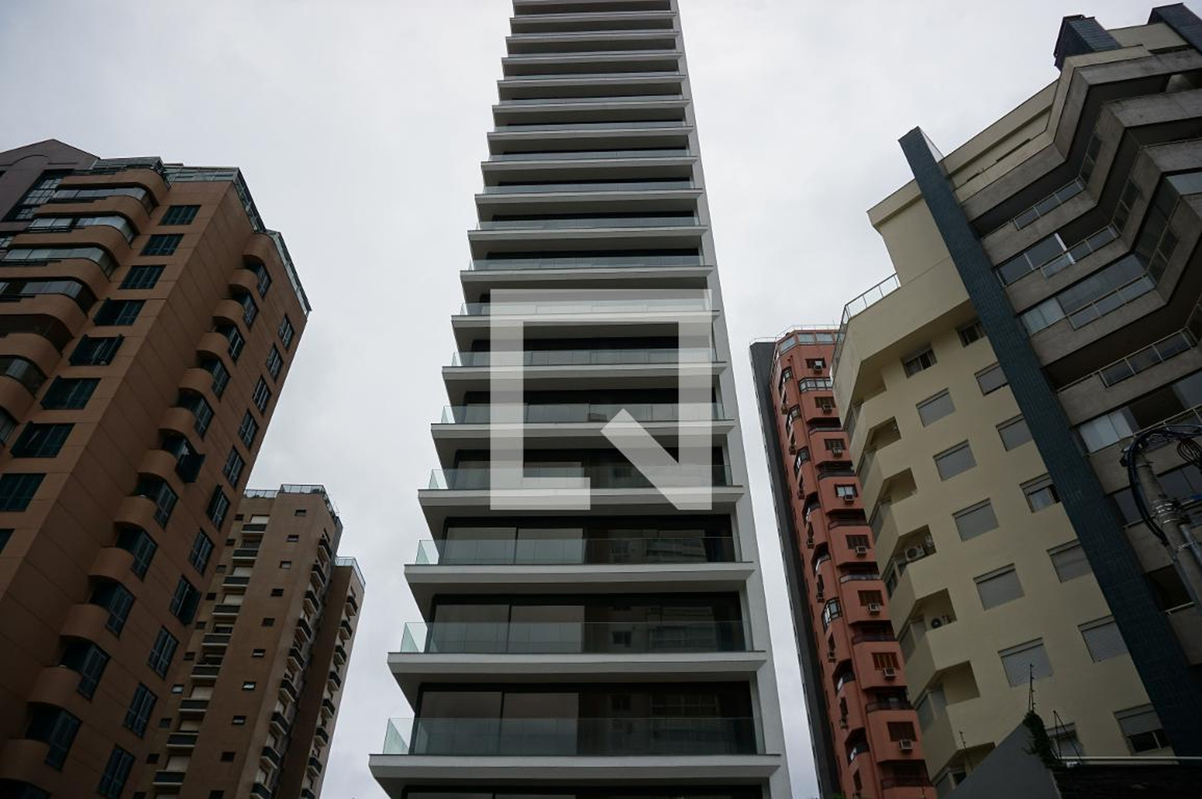 Fachada do Prédio Condomínio em Rua Augusto Jung, 353