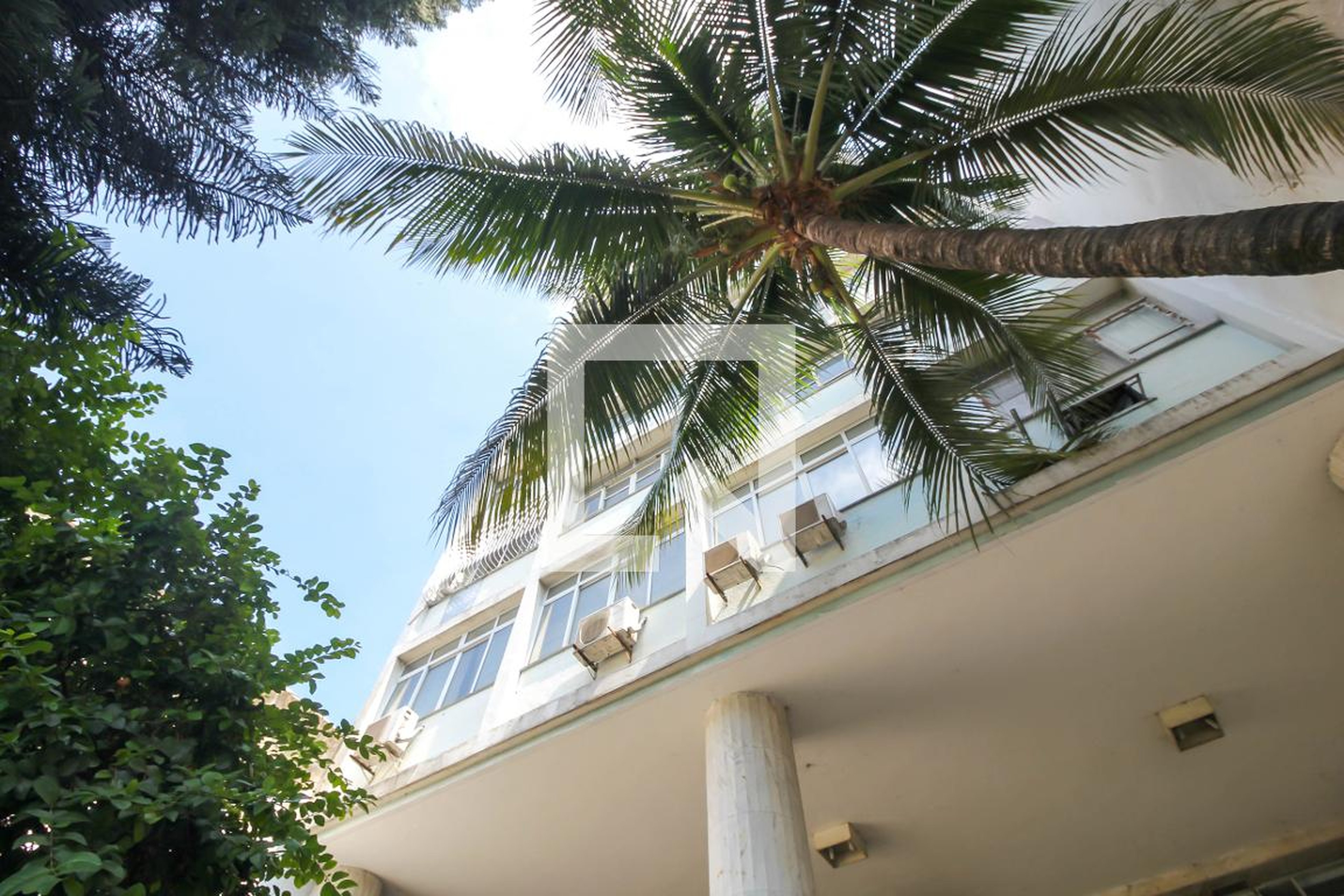 Fachada do Prédio Condomínio em Estrada Almirante Santiago Dantas, 13