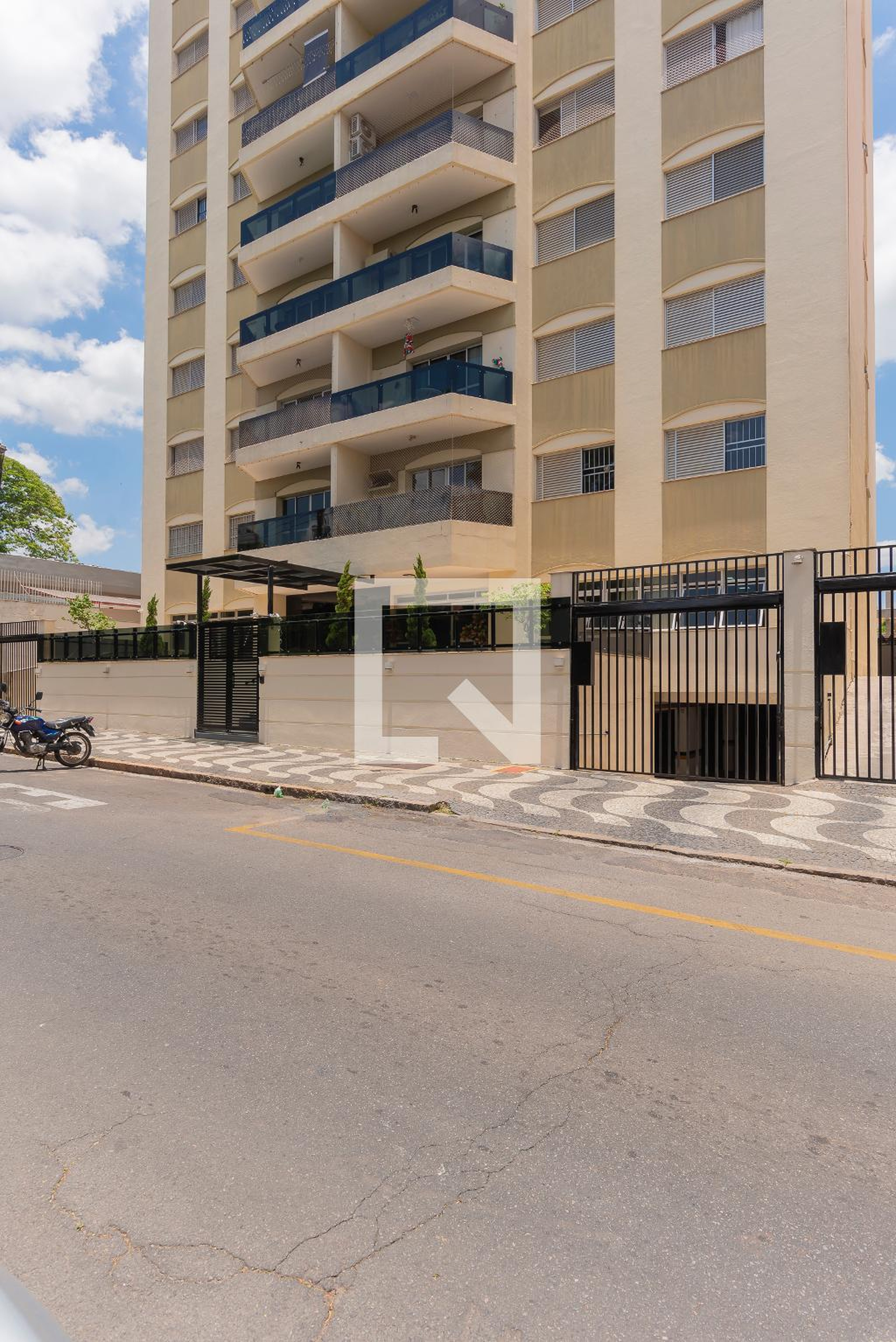 Fachada do Condomínio Condomínio Solar das Primaveras