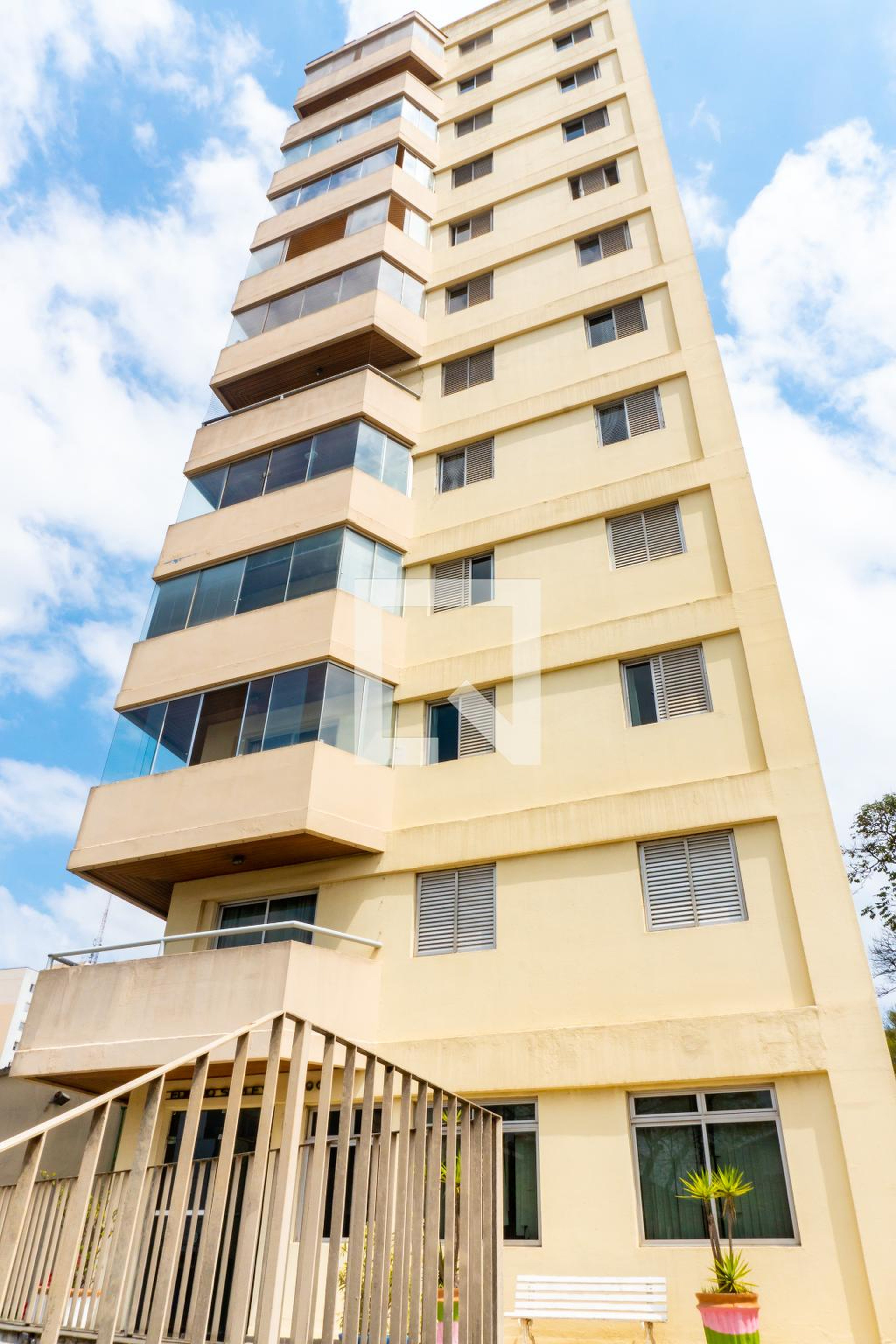 Fachada do Prédio Condomínio Edifico Surley