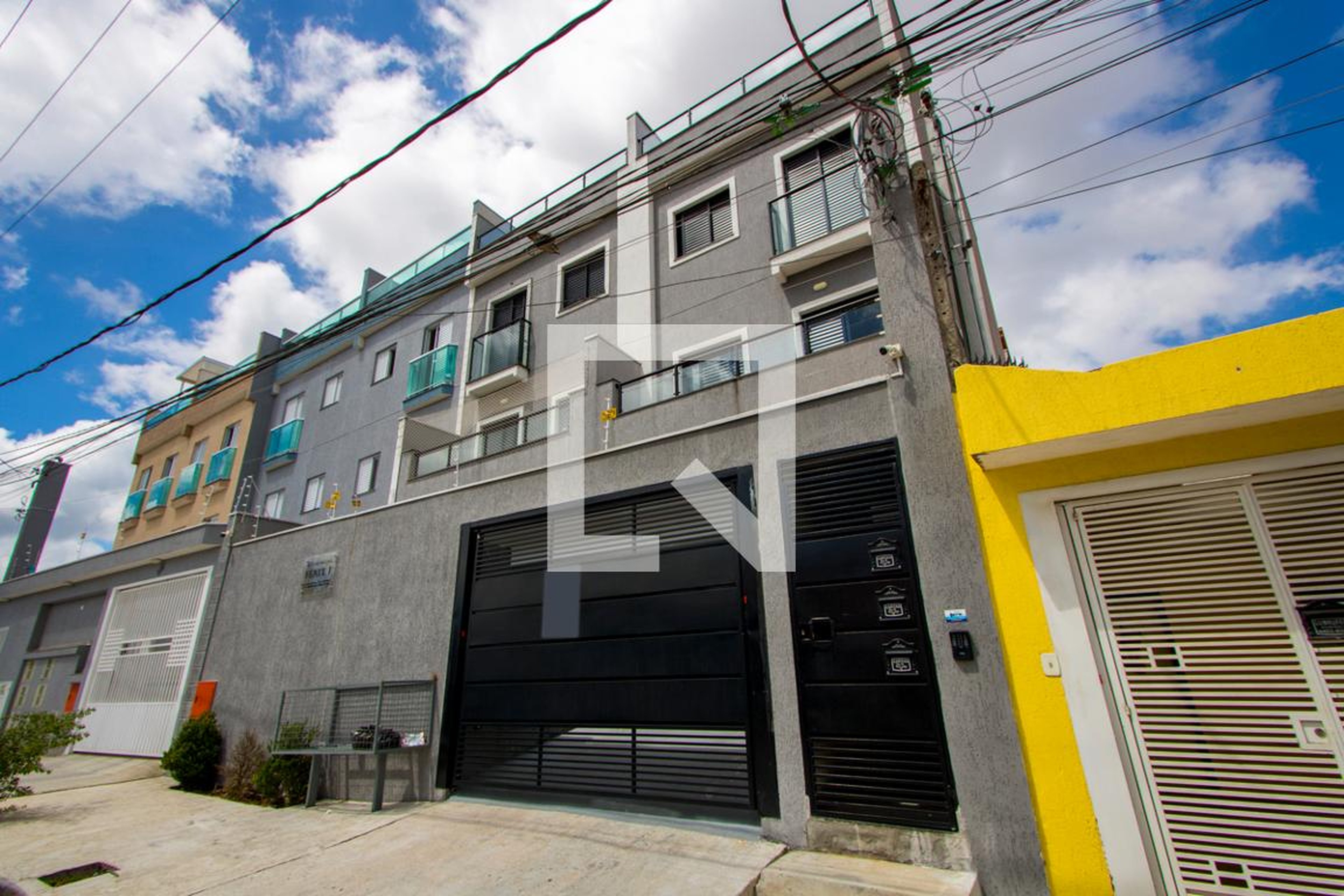 Fachada Condomínio em Rua Francisco Inácio, 312