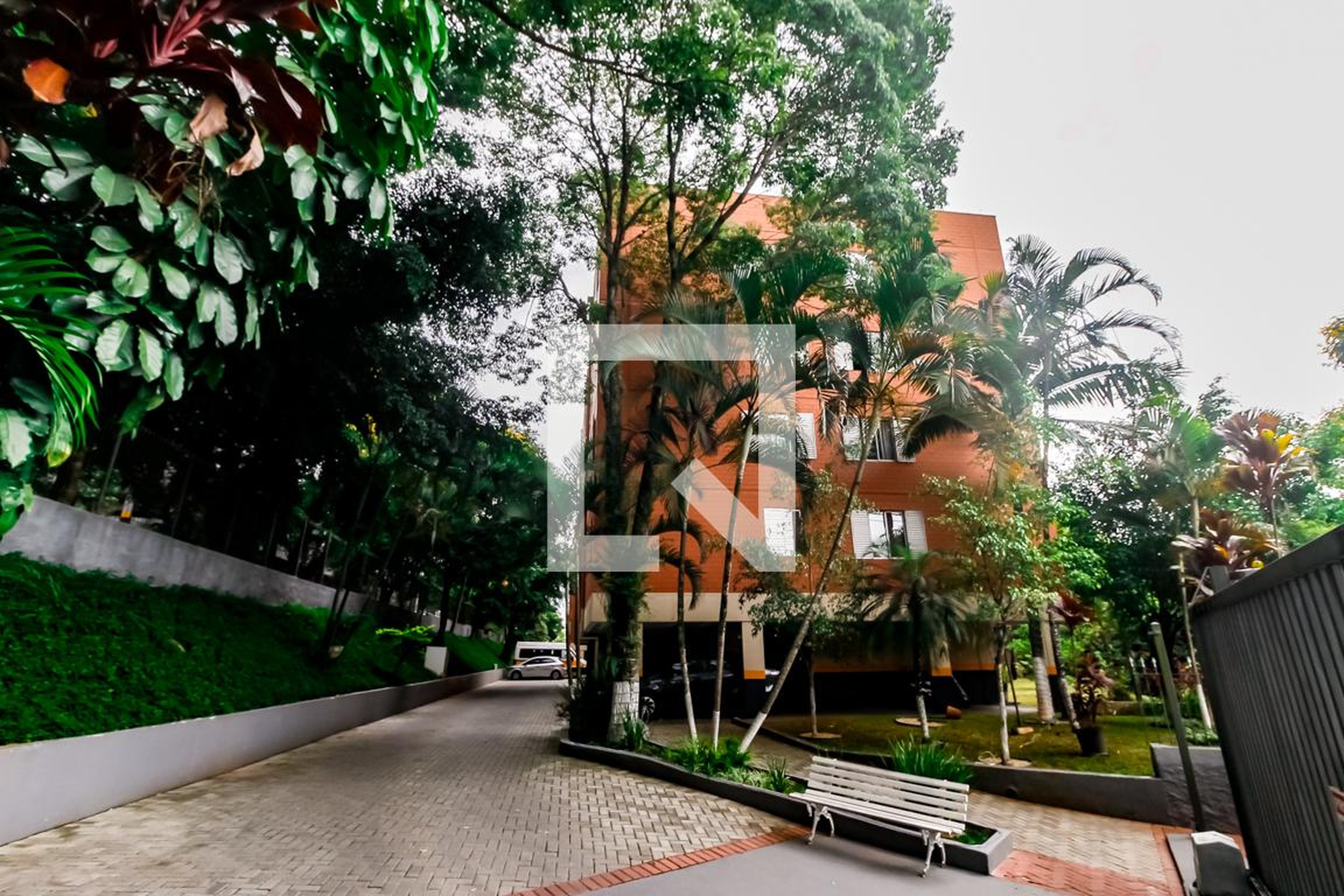 Fachada do Prédio Condomínio em Rua Pedro César Lago, 151