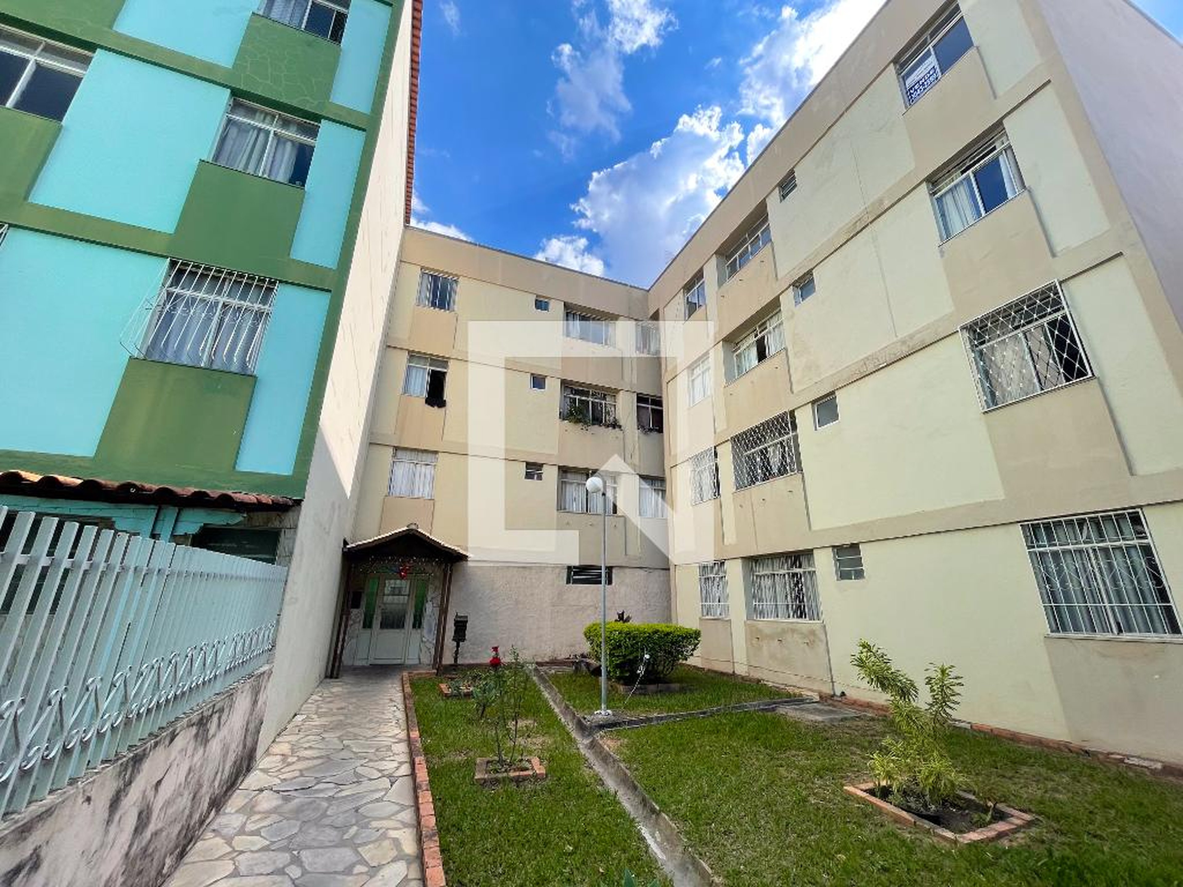 Hall de entrada Condomínio em Rua Ii, 36