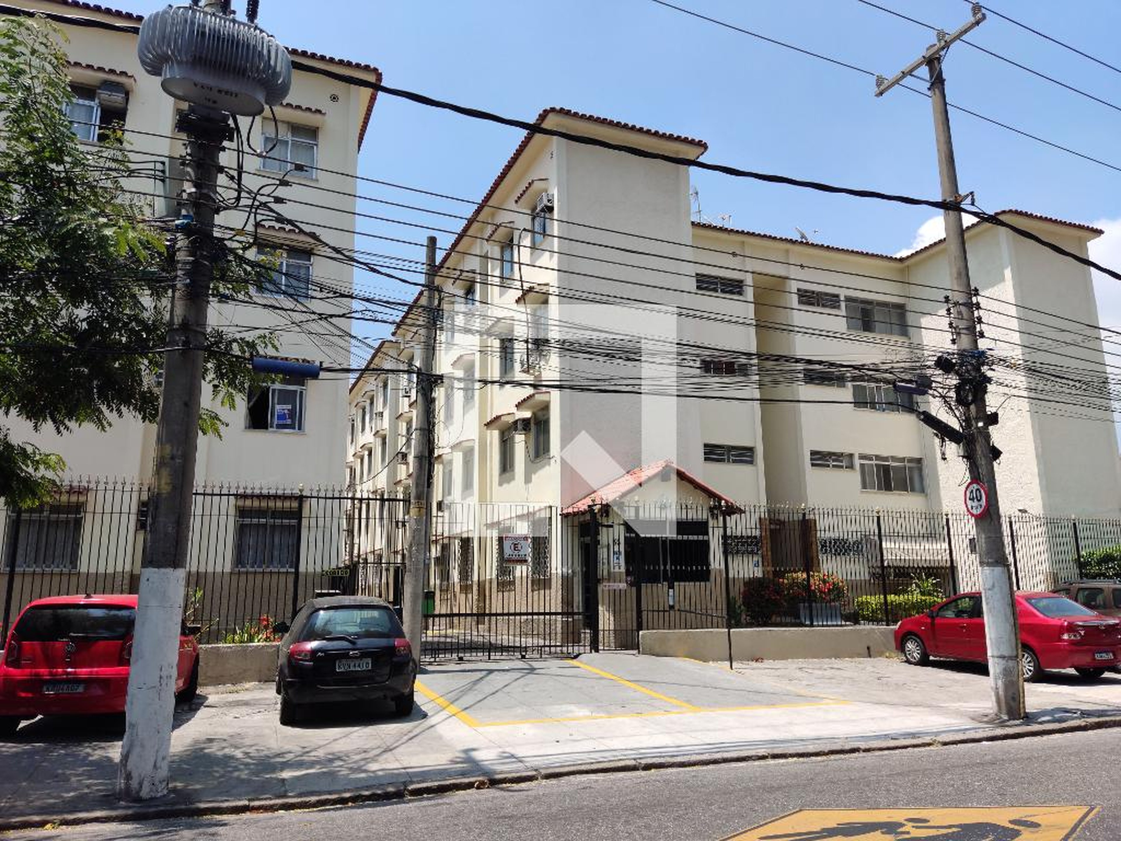 Fachada do Condomínio Condomínio São Pedro Cachambi