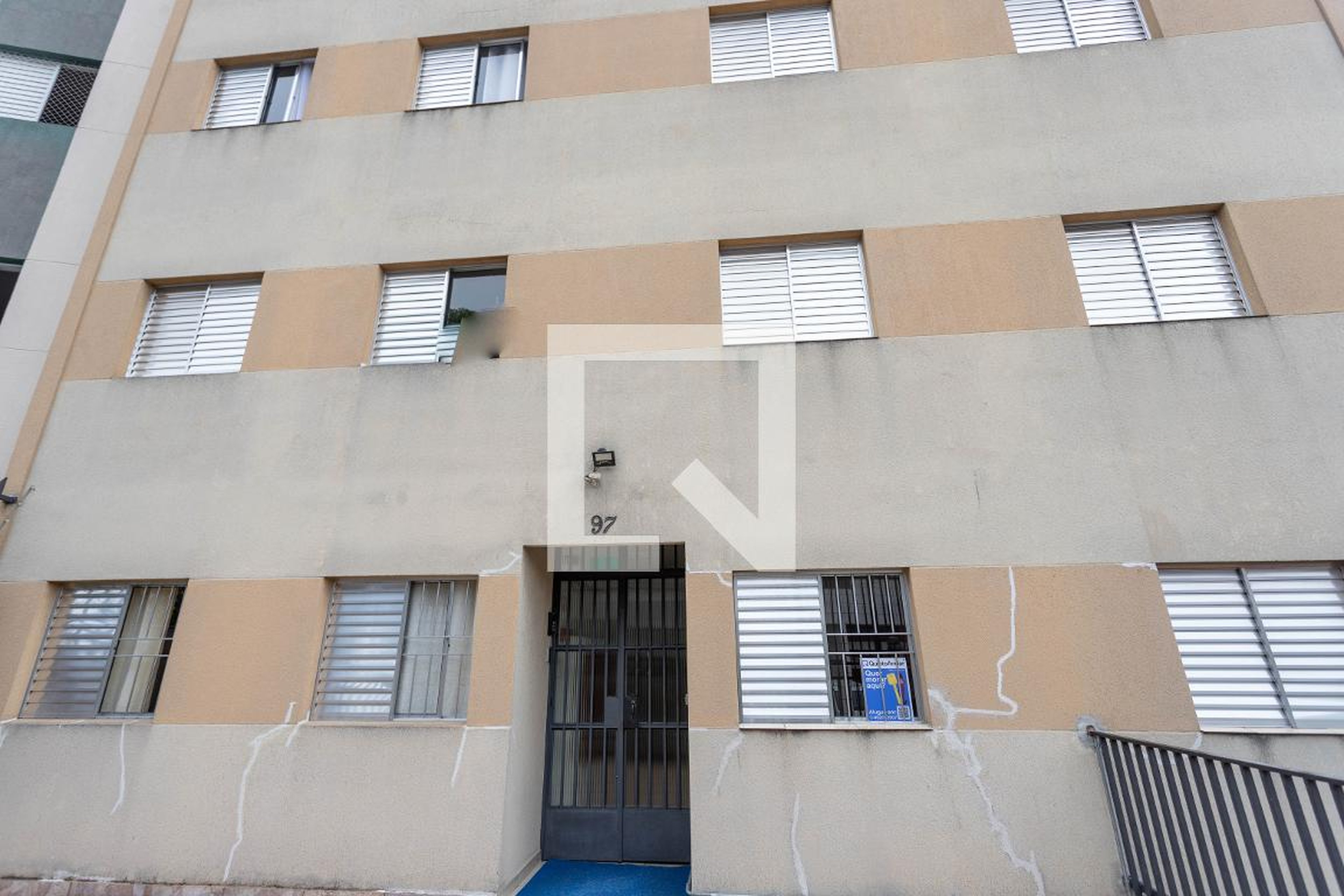 Fachada do Prédio Condomínio em Rua Água Marinha, 97