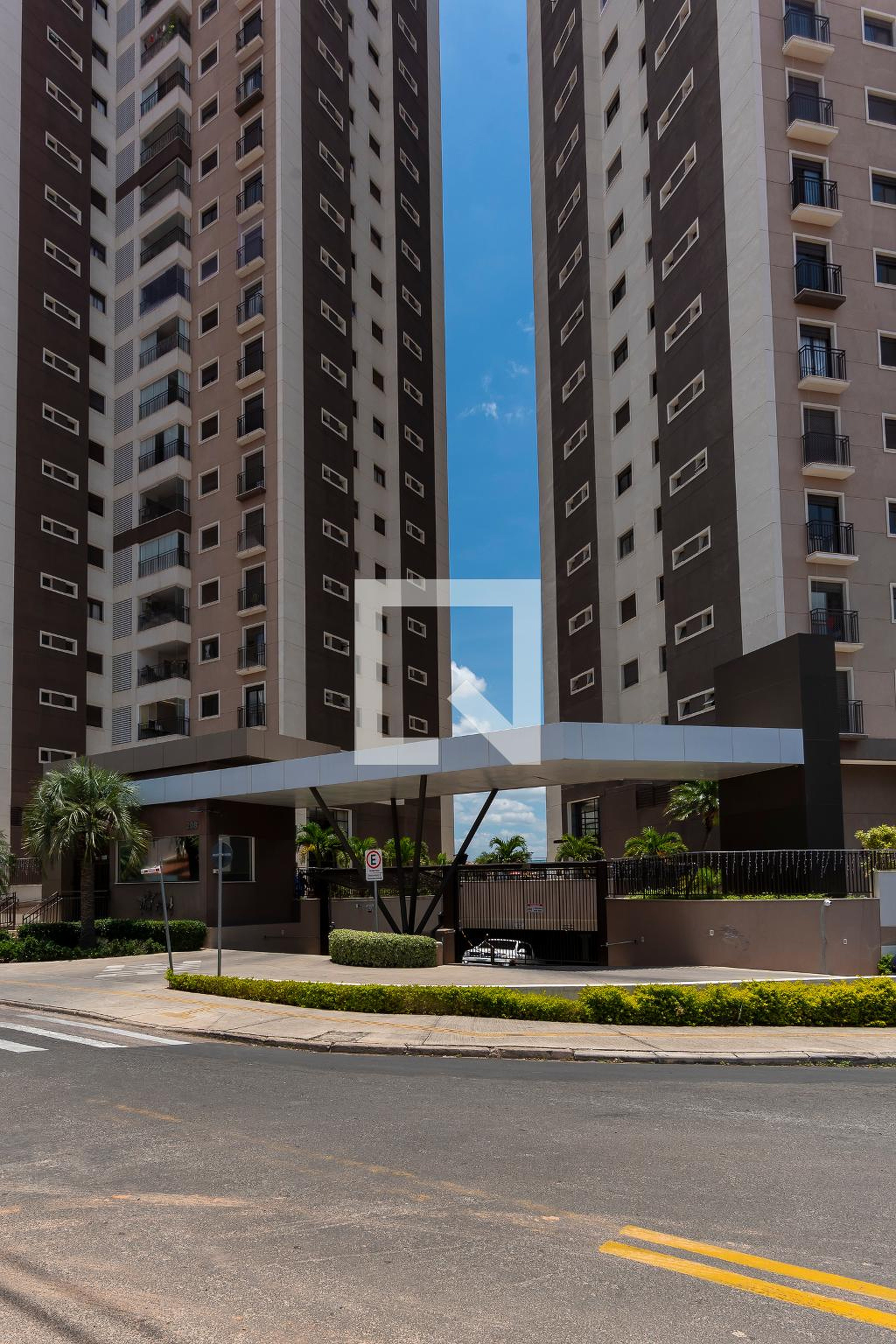 Fachada do Condomínio Condomínio The Park View
