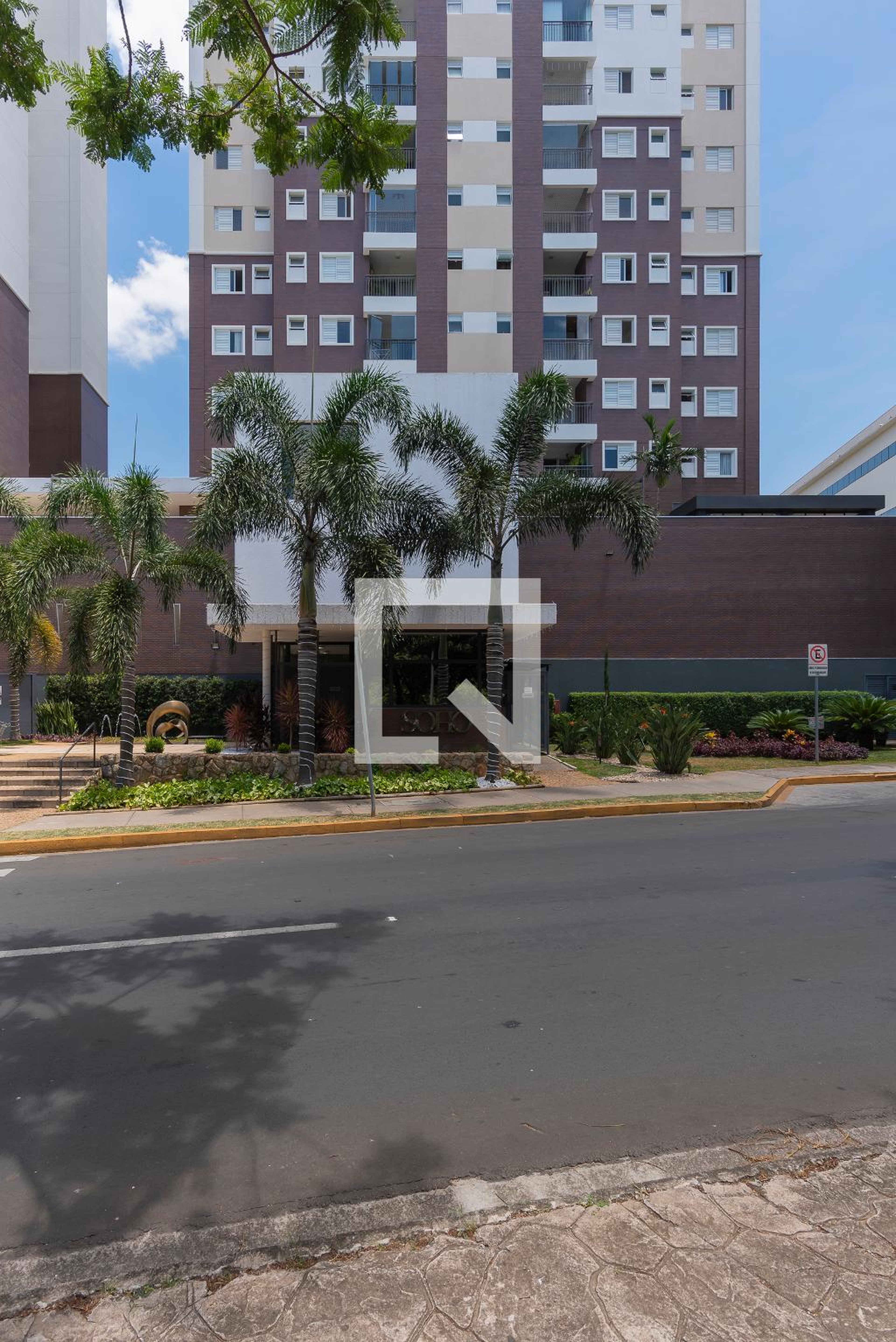 Fachada do Condomínio Condomínio Soho