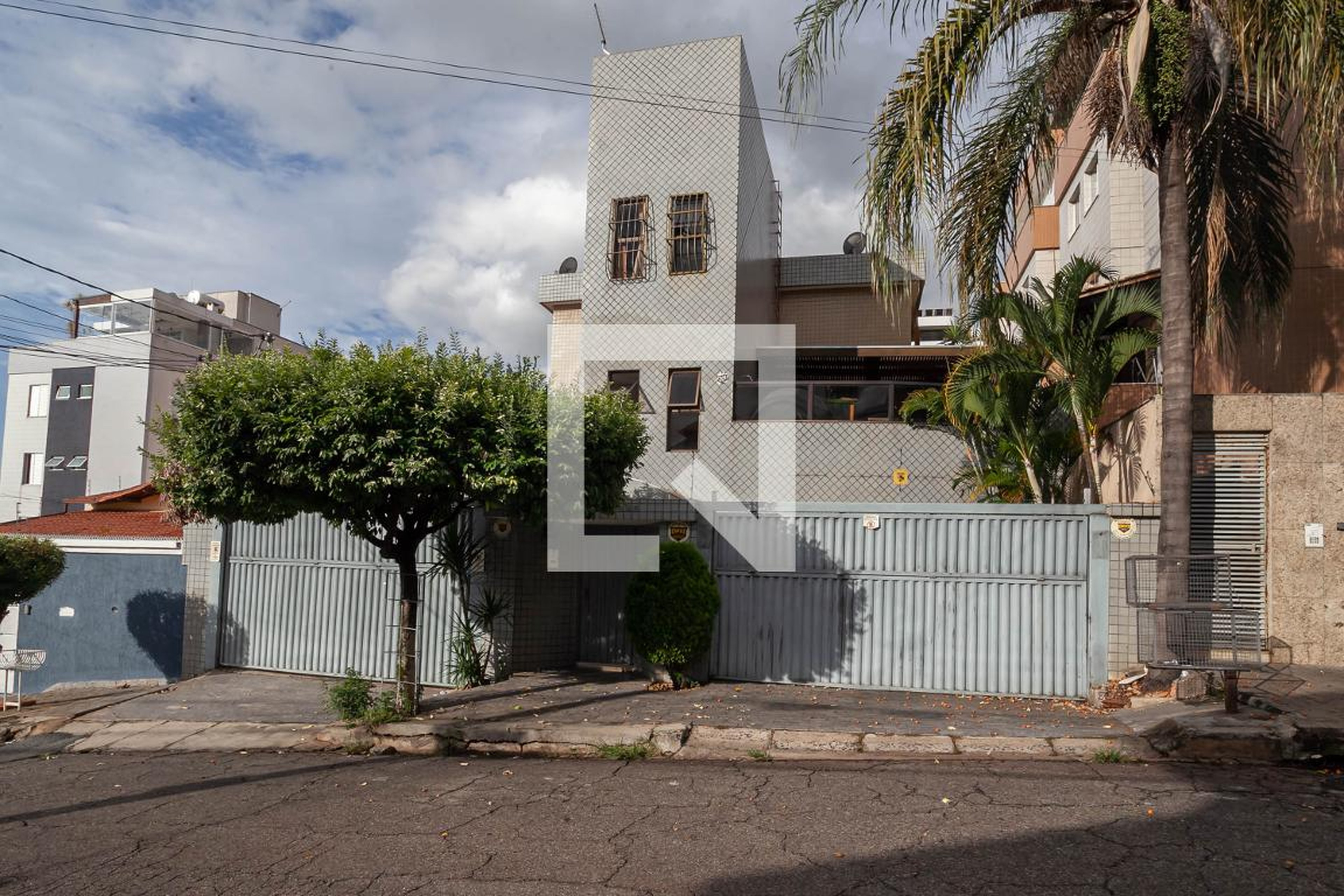 Fachada Condomínio em Rua Castelo de Tordesilhas, 338