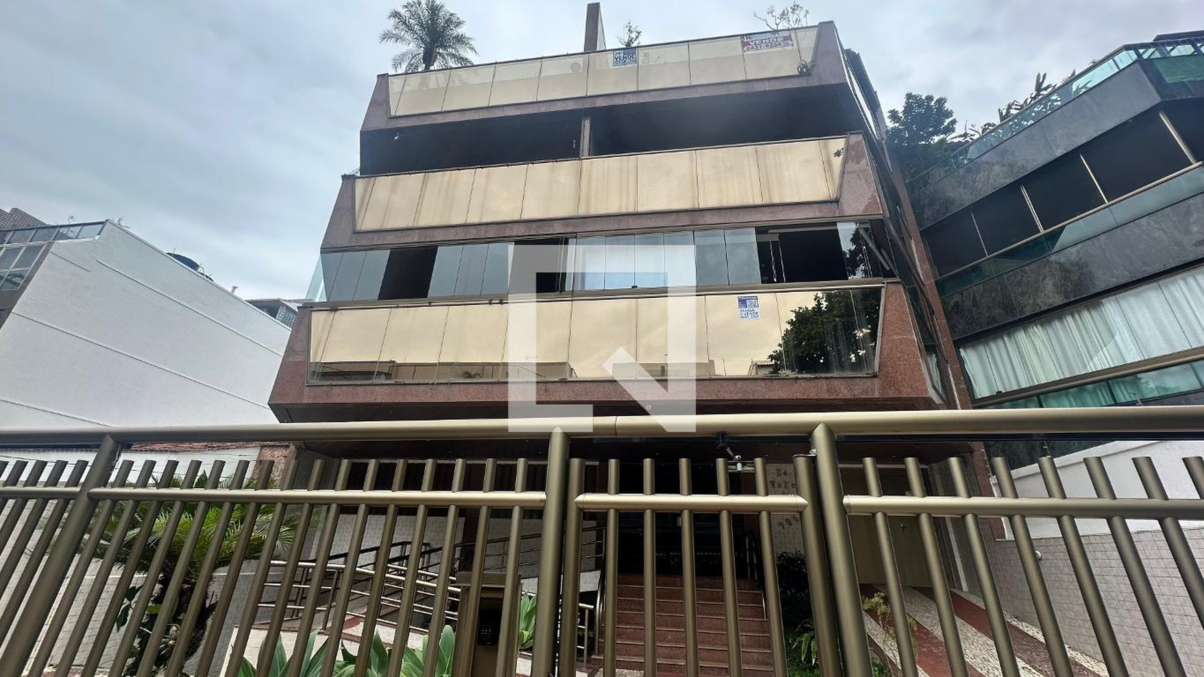 Fachada Condomínio em Rua Demóstenes Madureira de Pinho, 796