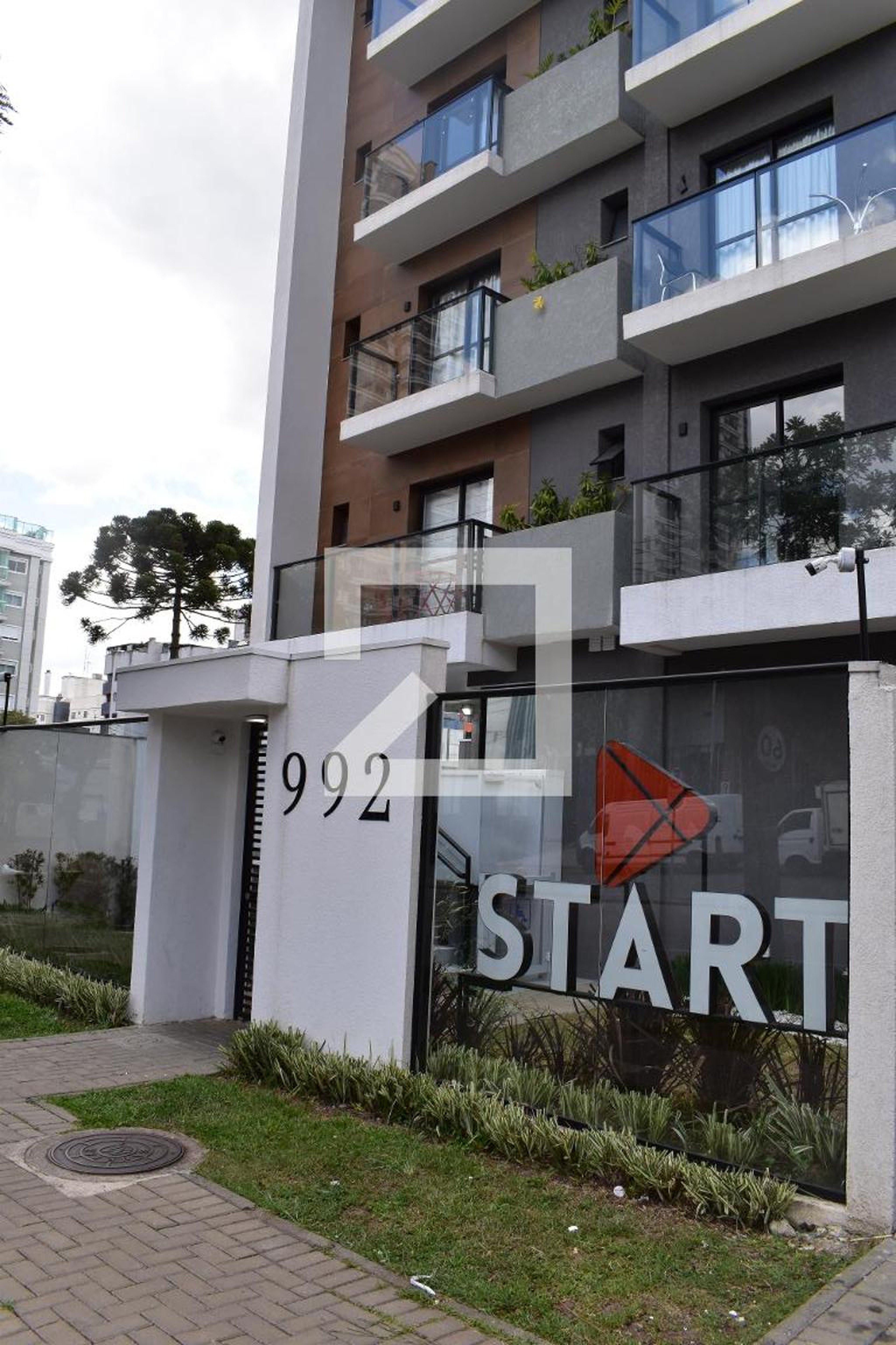 Fachada do prédio Condomínio em Rua Guararapes, 992