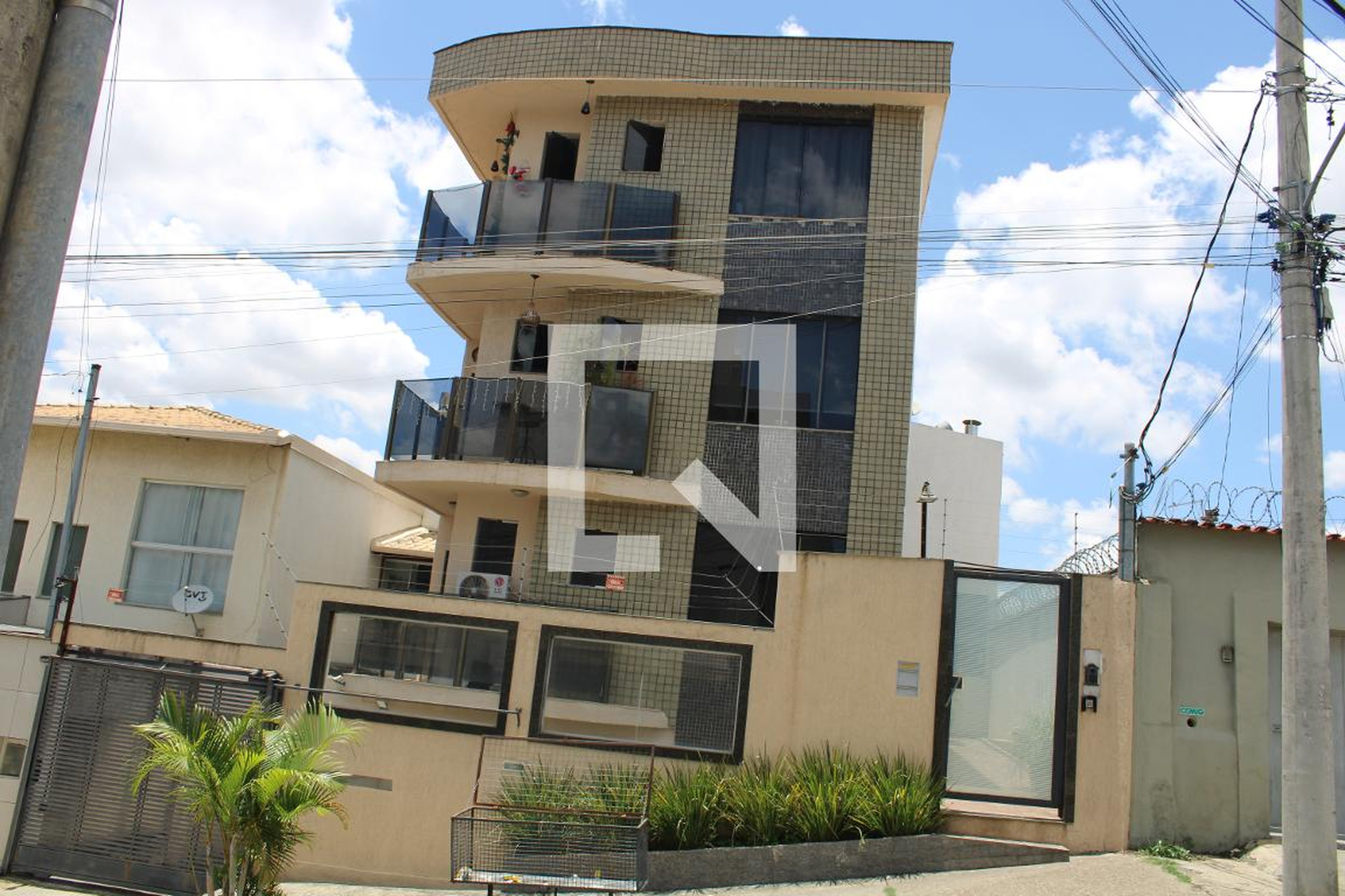 Fachada Condomínio em Rua Vista Alegre, 103