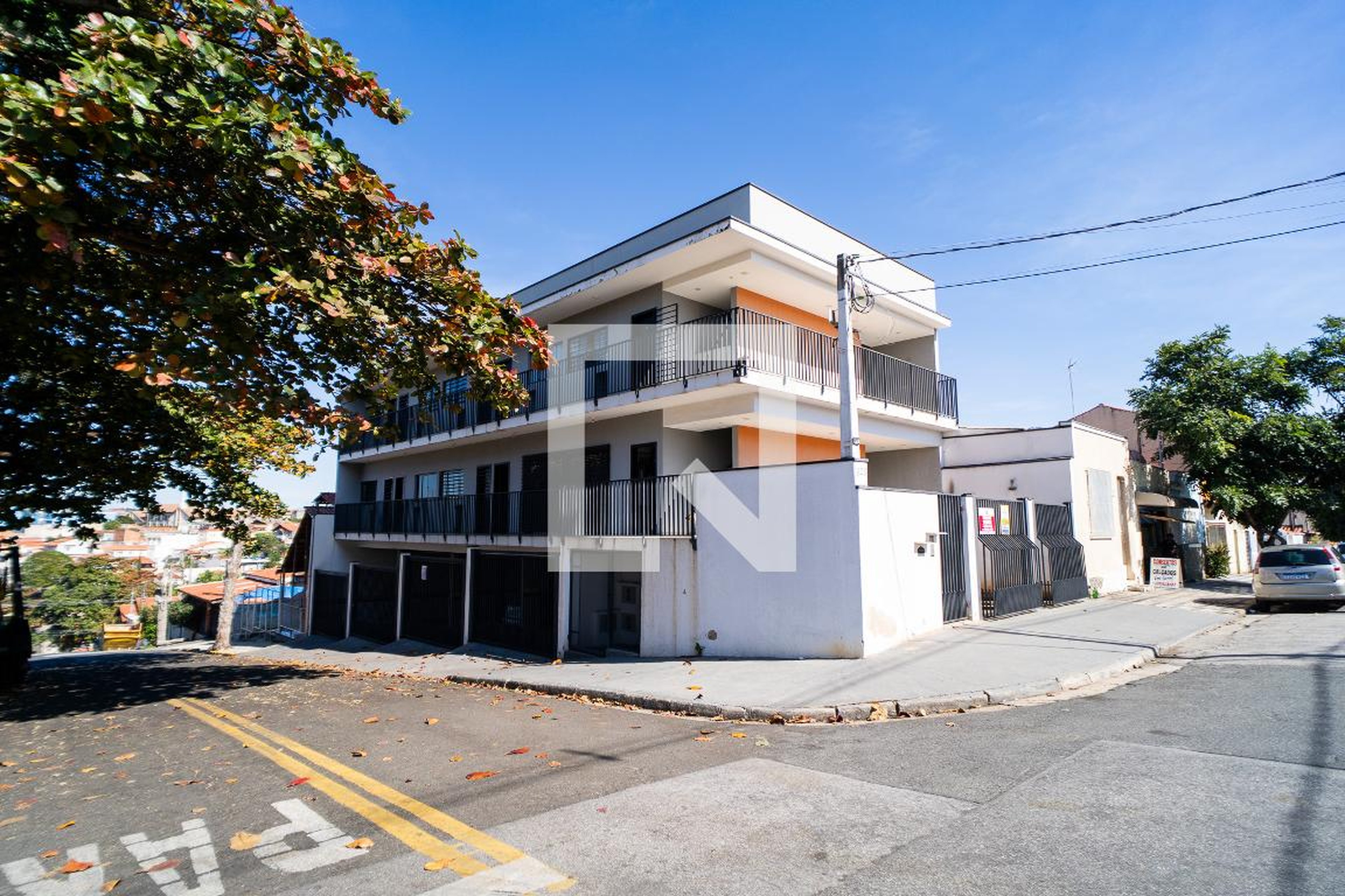 Fachada Condomínio em Rua Escolástica Rosa de Almeida, 323