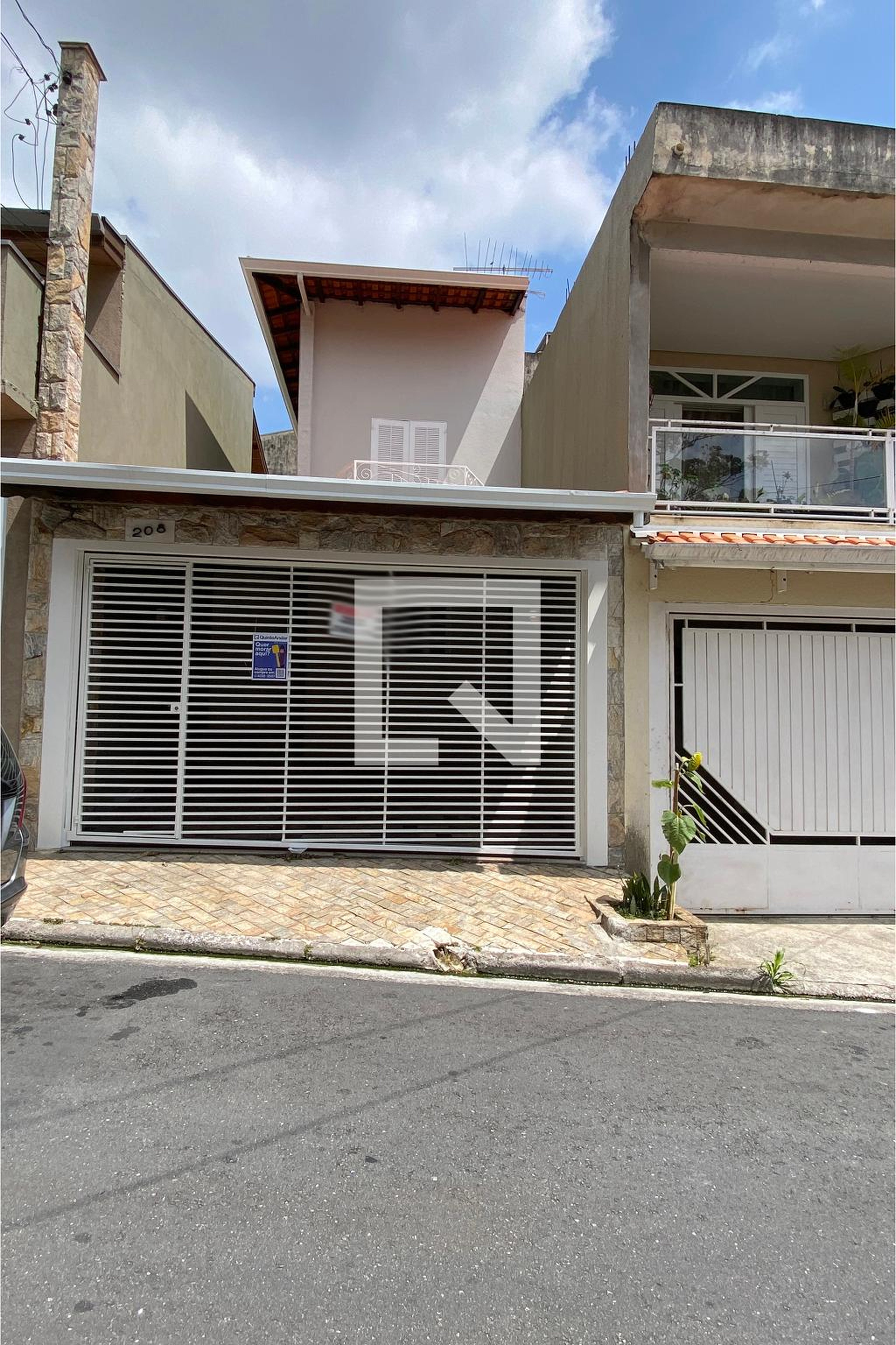 Fachada Condomínio em Rua Água Marinha, 208