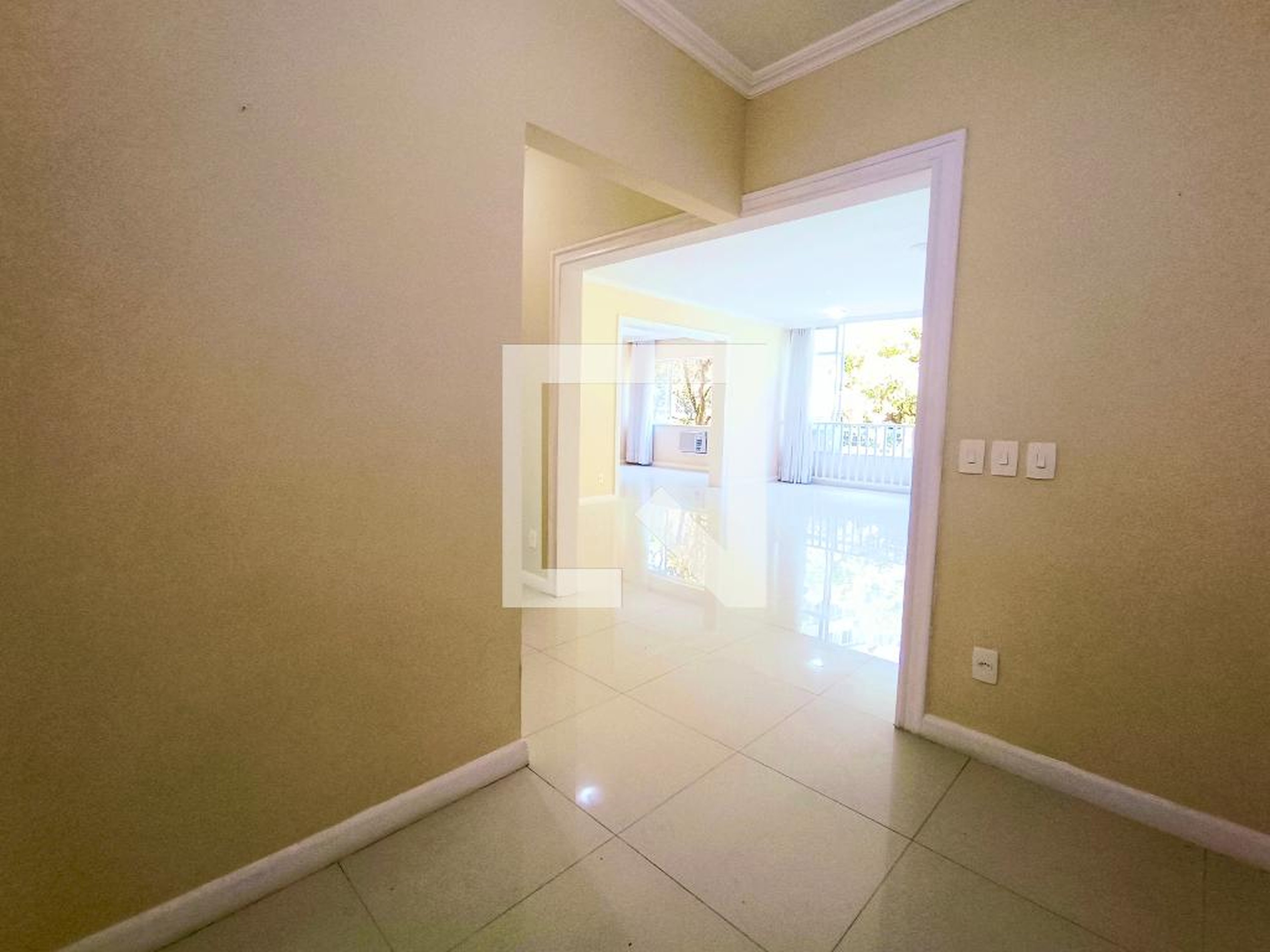 Hall Condomínio em Rua Bulhões Carvalho, 295