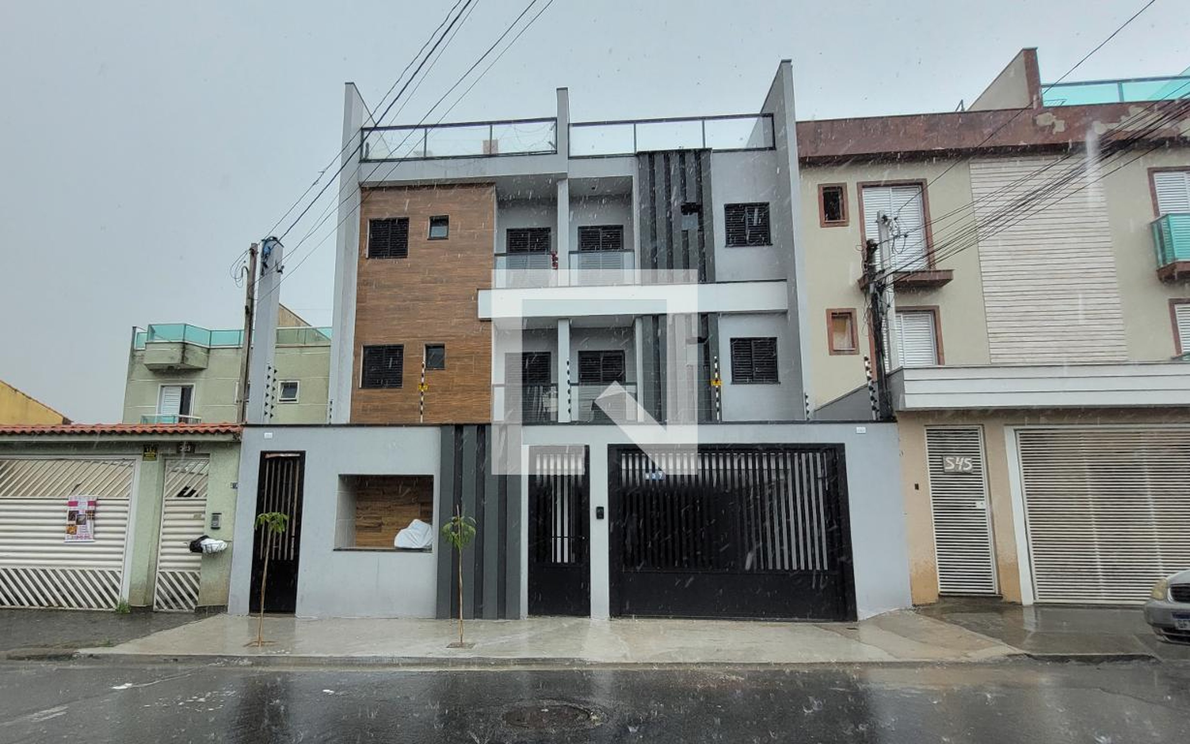 Fachada Condomínio em Rua Evangelista de Souza, 537