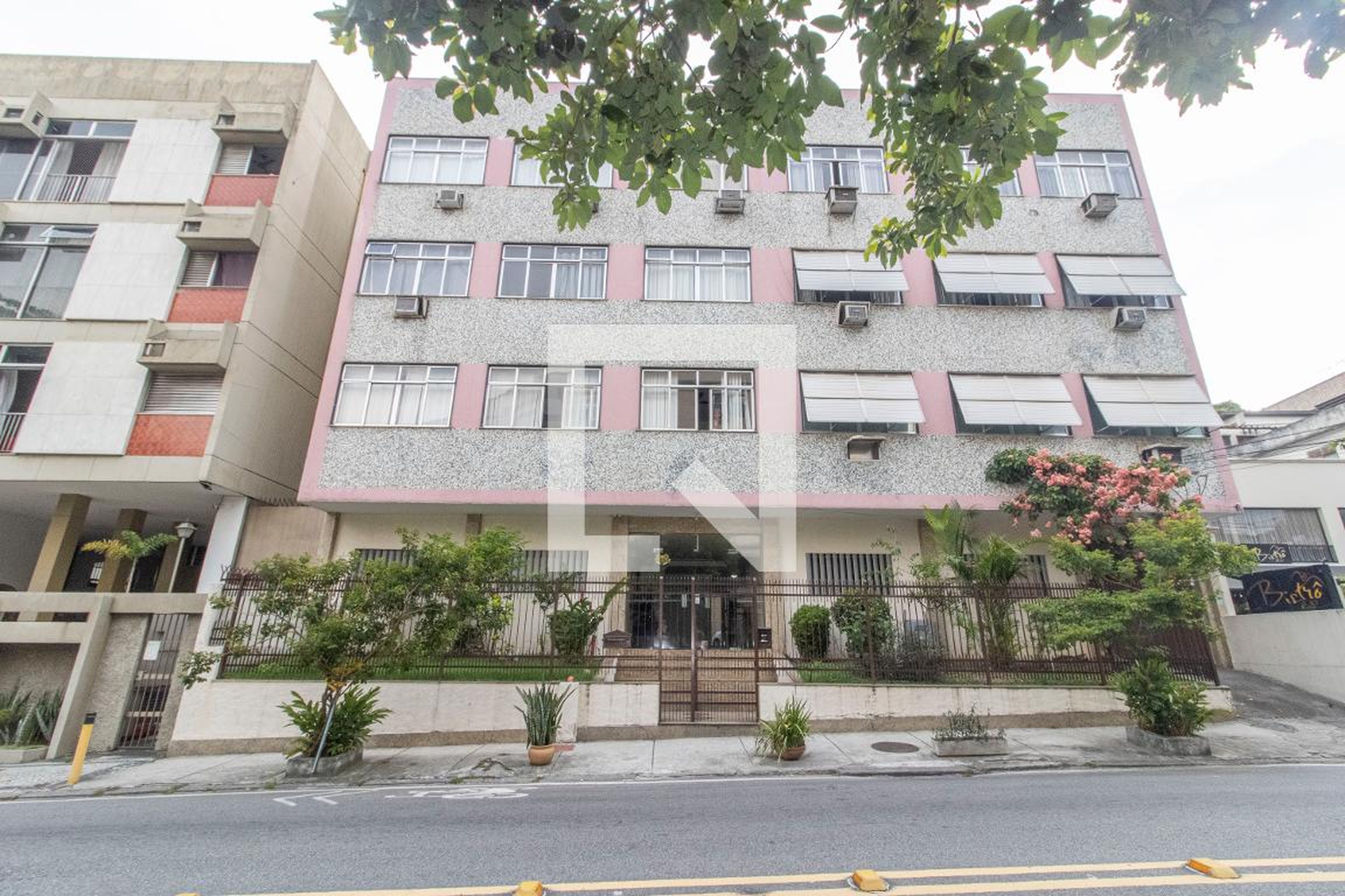 Fachada Condomínio em Rua Cambaúba, 1516