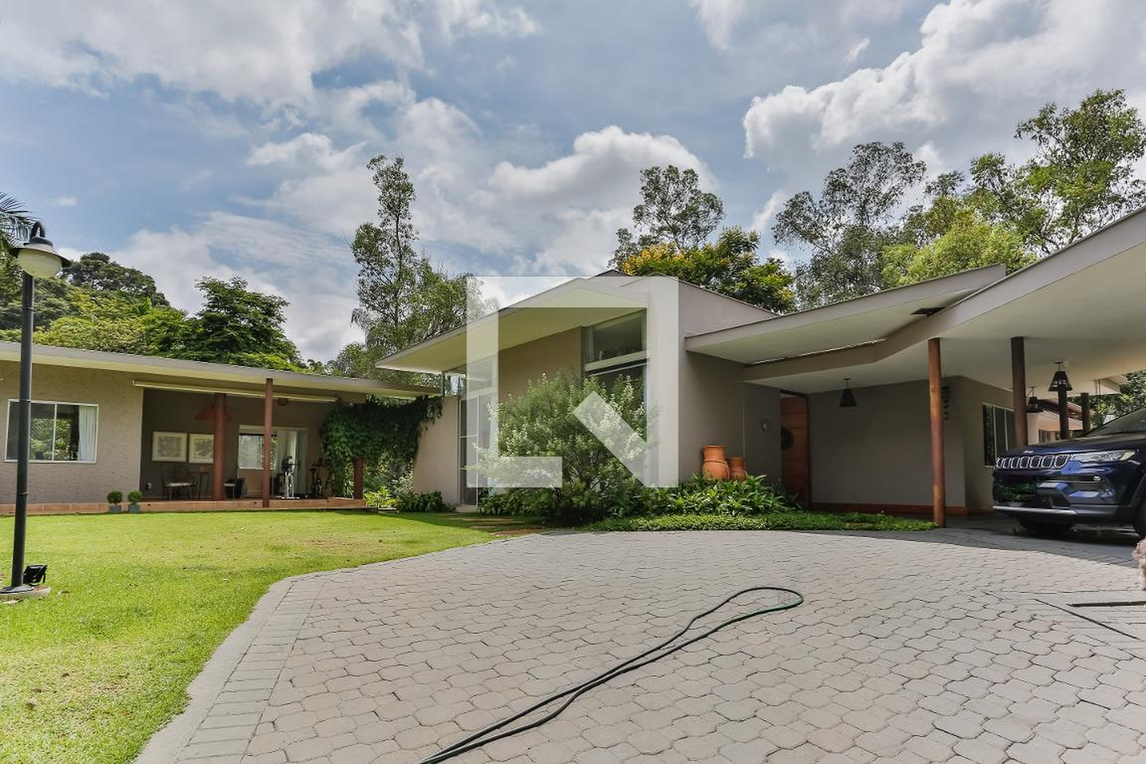 Entrada Condomínio em Rua Bem-Te-Vi, 95