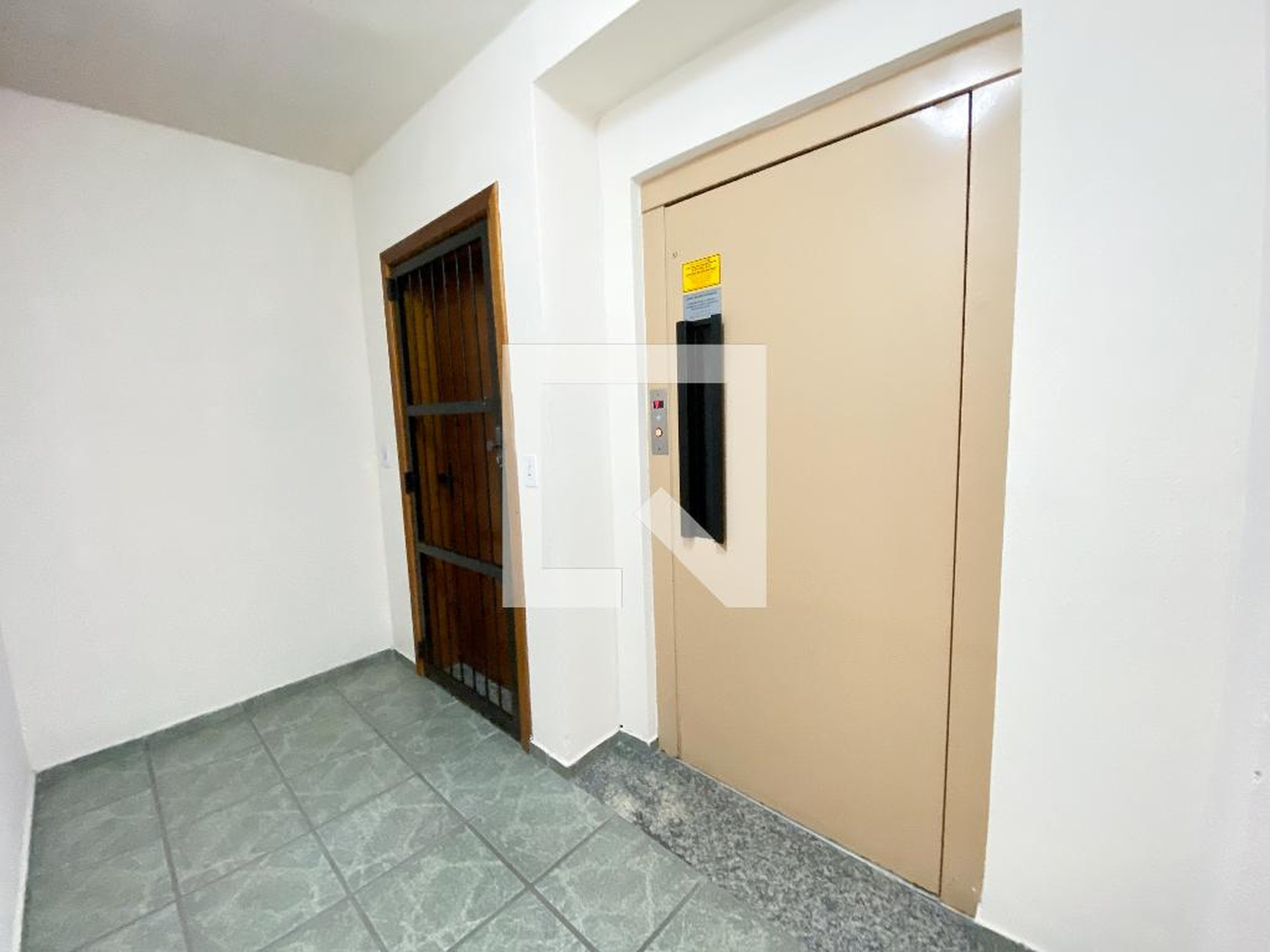 elevador - Edifício Parnaso