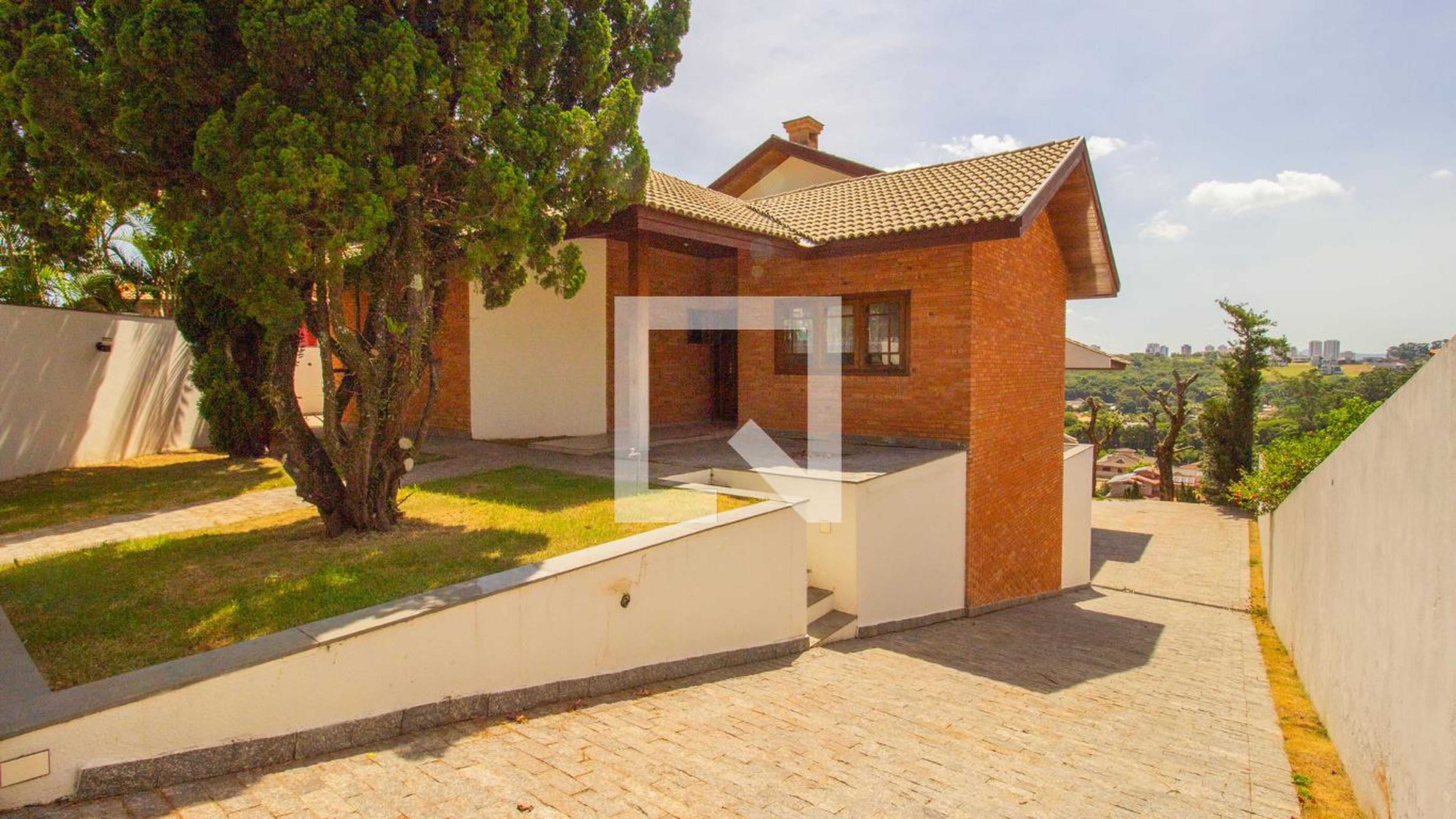 Fachada Condomínio em Rua das Orquídeas, 210