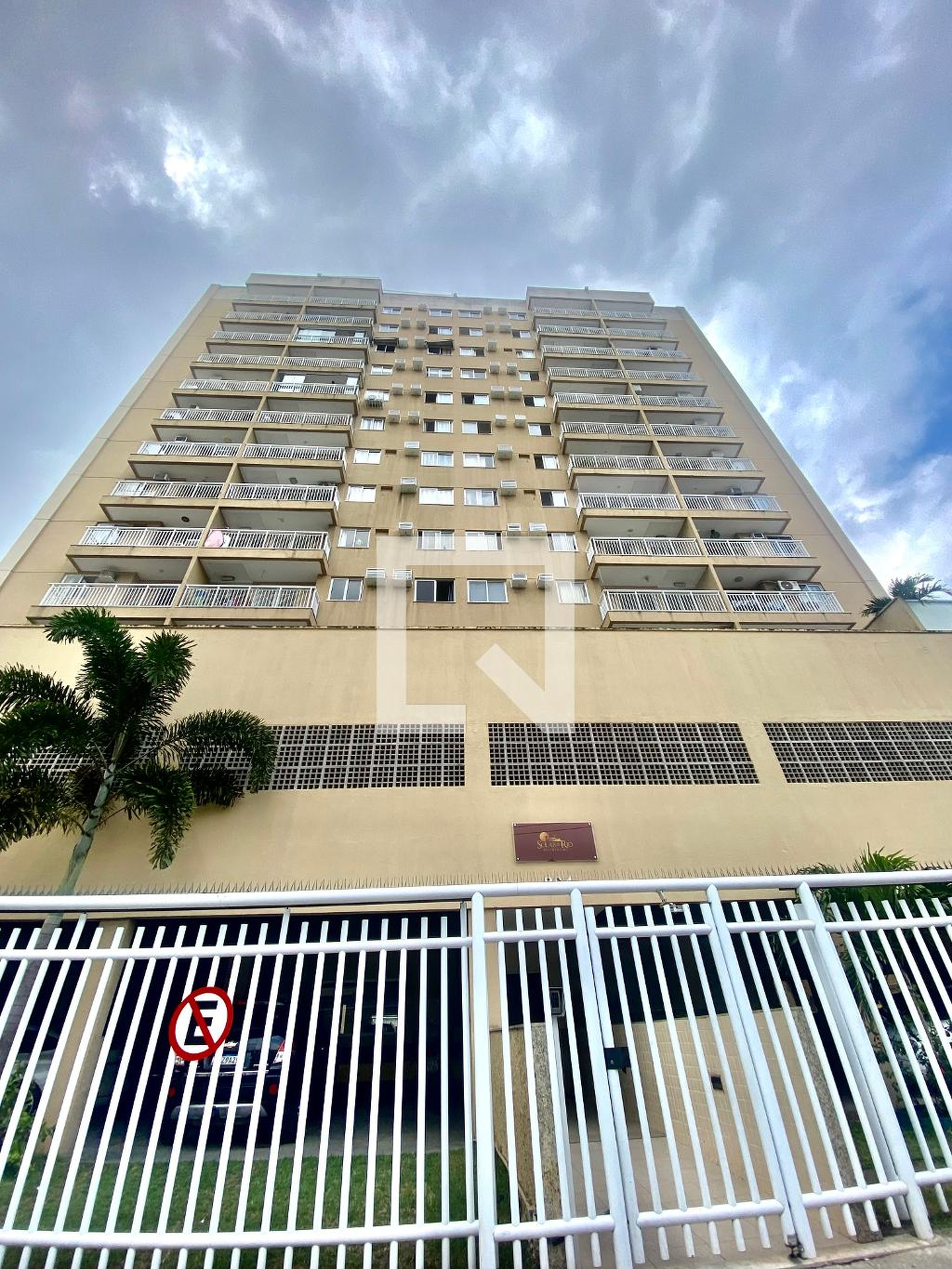 Fachada Condomínio em Rua Cadete Polônia, 1000