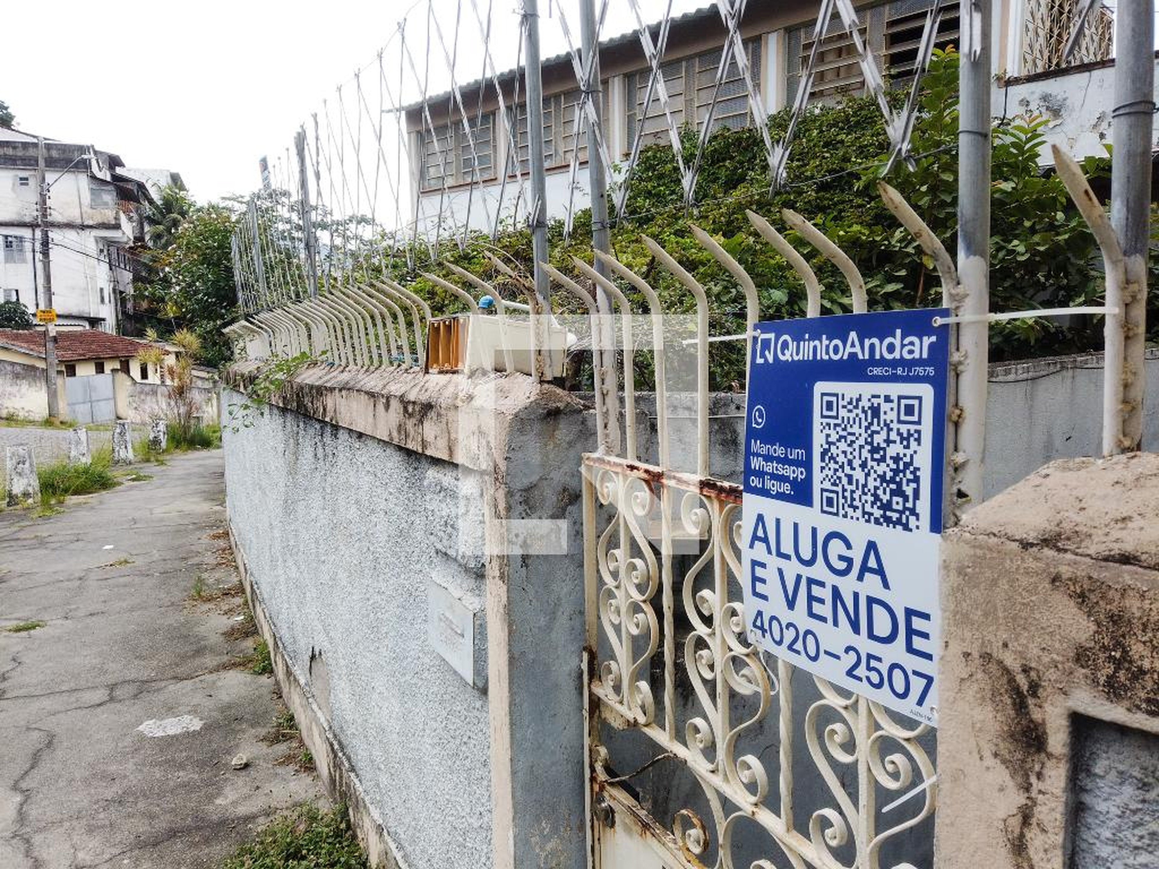 Fachada Condomínio em Rua Belo Vale, 381