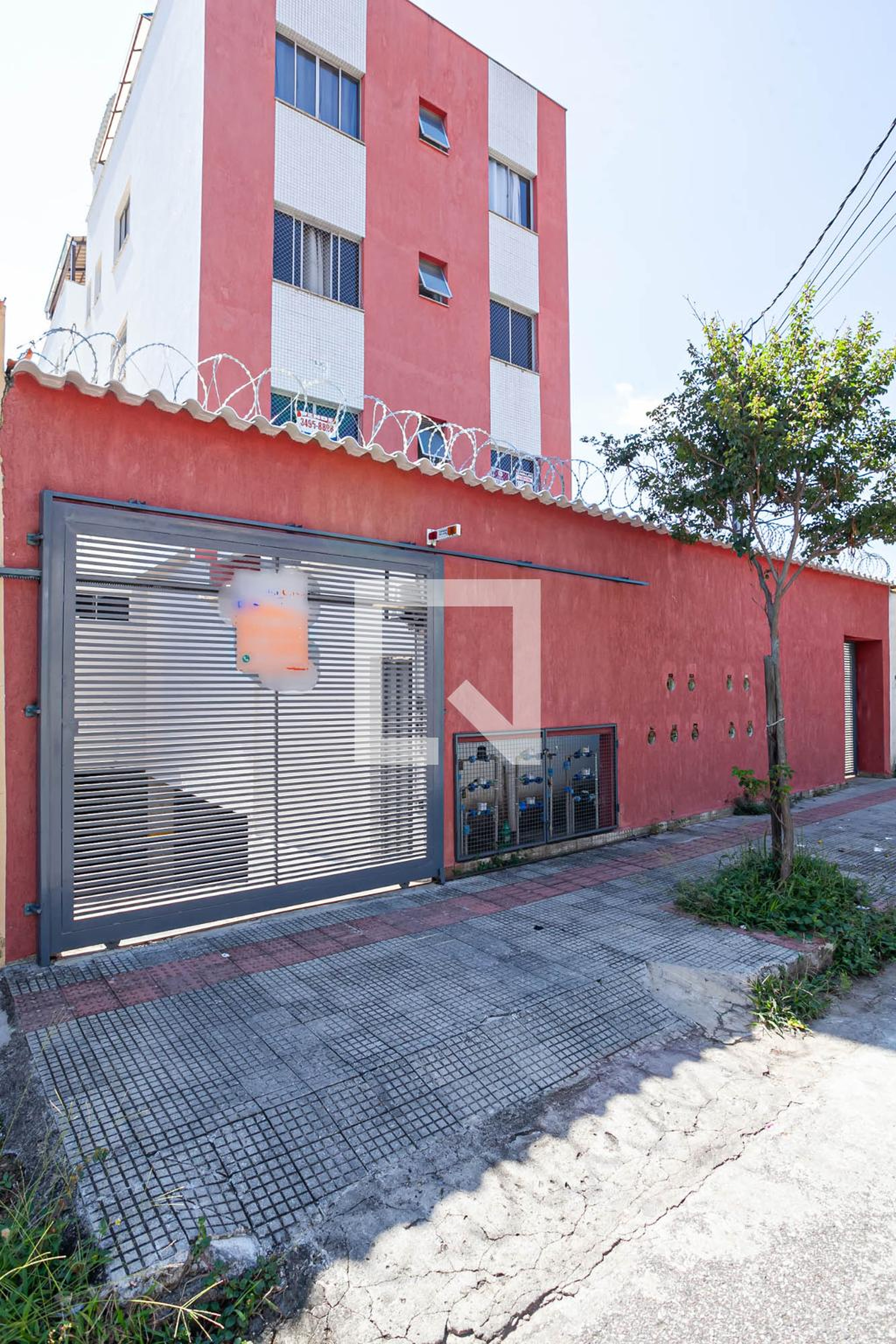 Fachada Condomínio em Rua Célio Diniz, 80