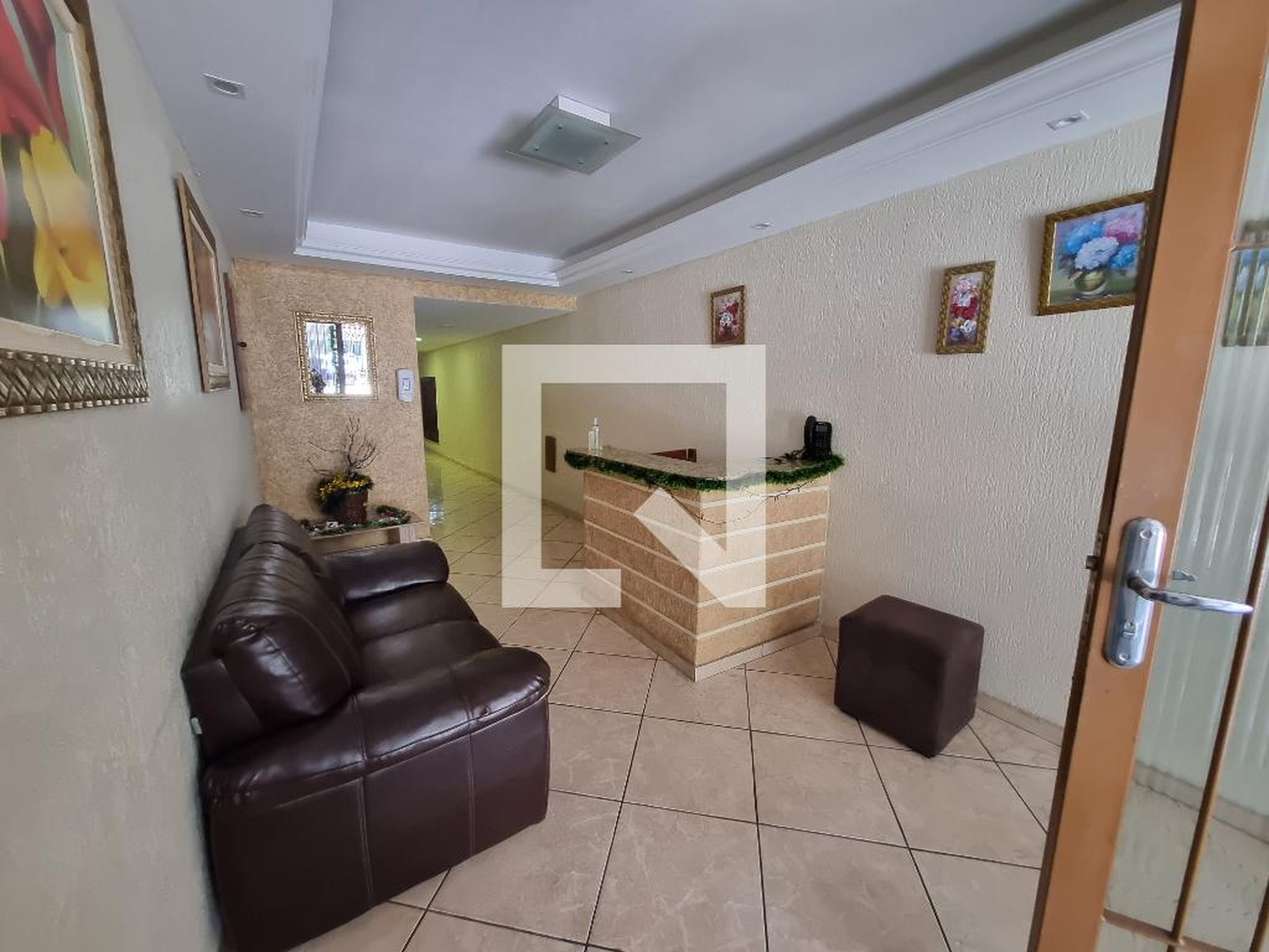 Hall de entrada Condomínio em Rua Adolfo Bergamini, 157