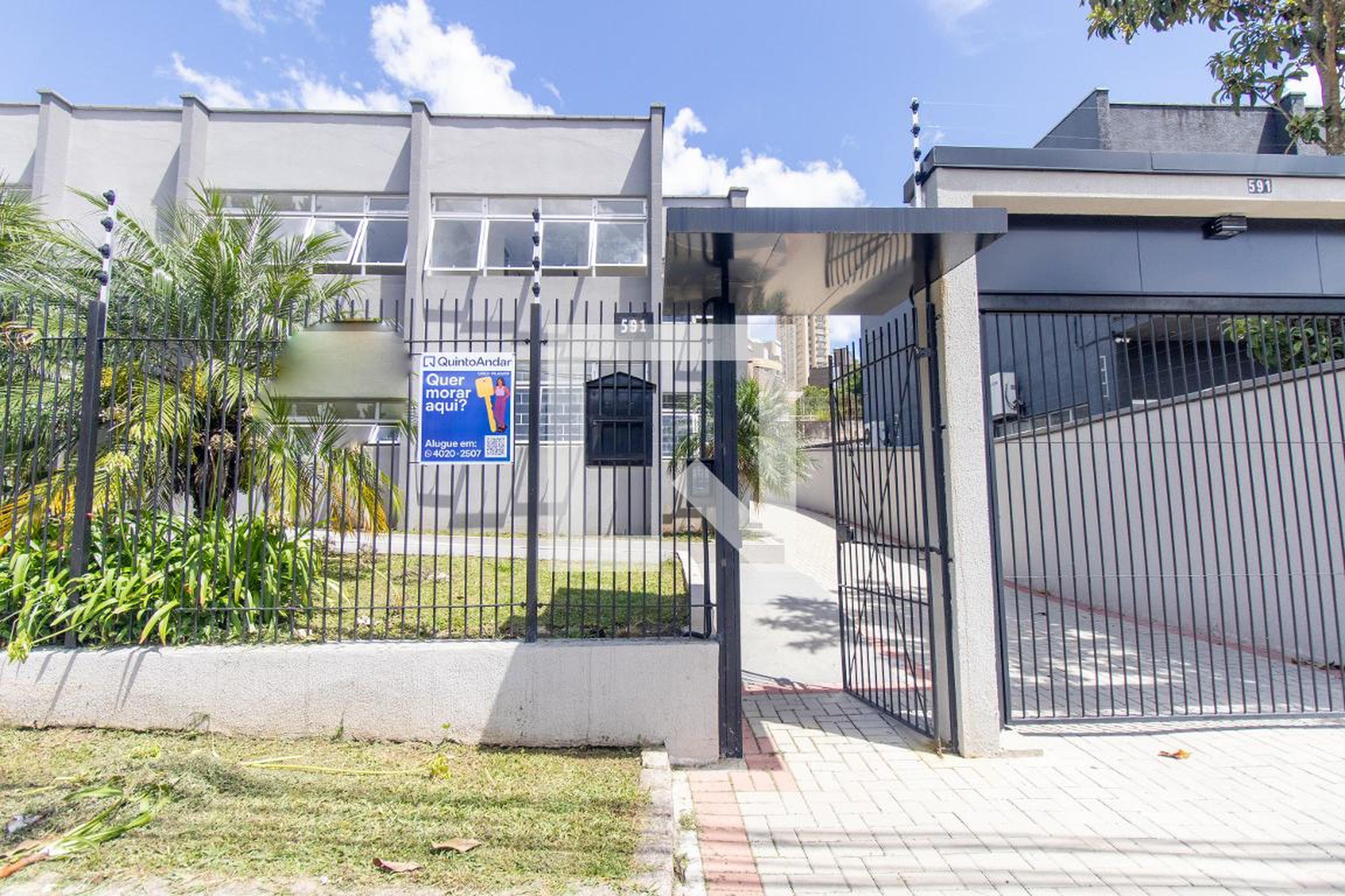 Fachada Condomínio em Rua Grã Nicco, 591