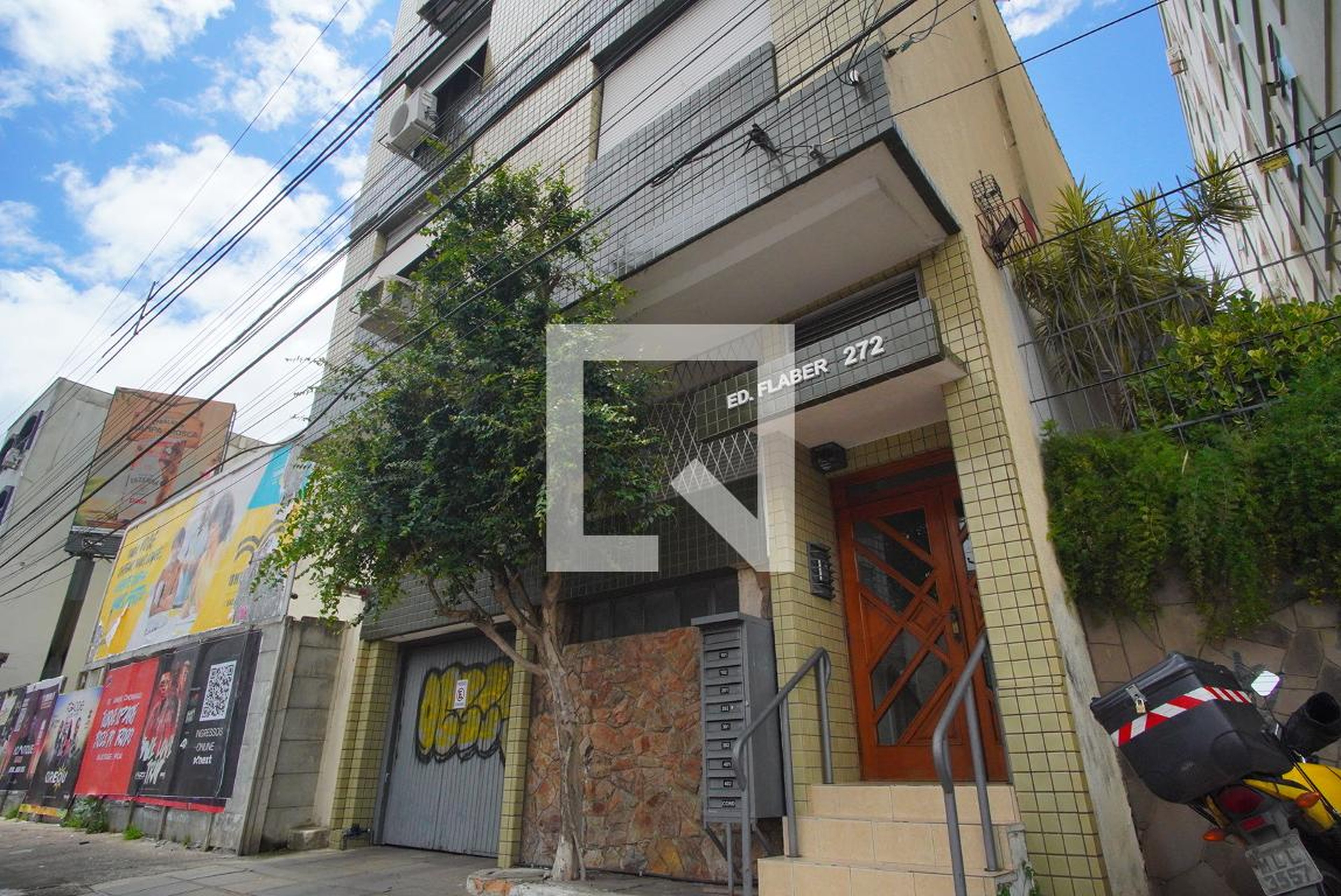 Fachada Condomínio em Rua Silva Só, 272