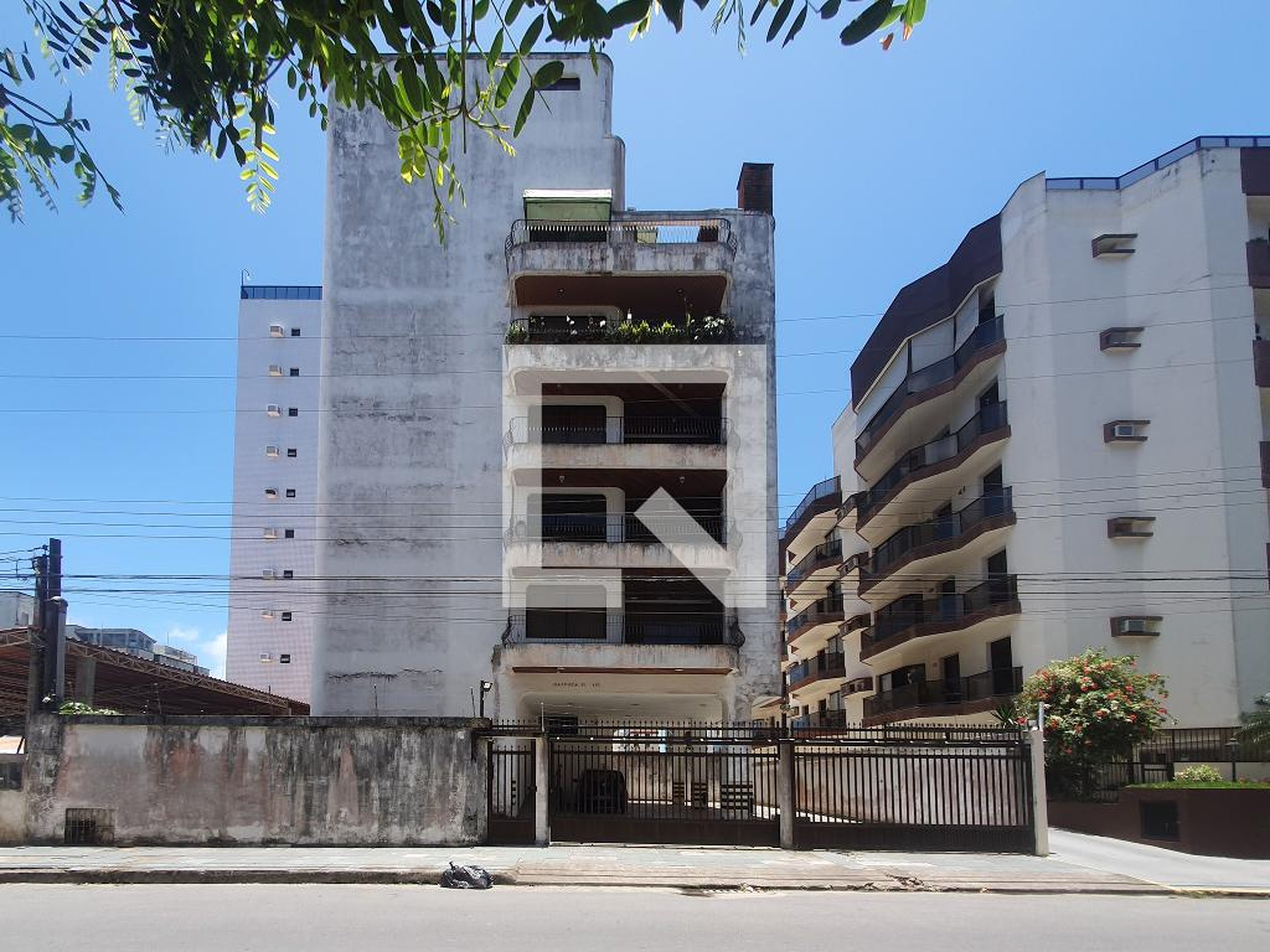 Fachada Condomínio em Rua Bandeirantes, 465
