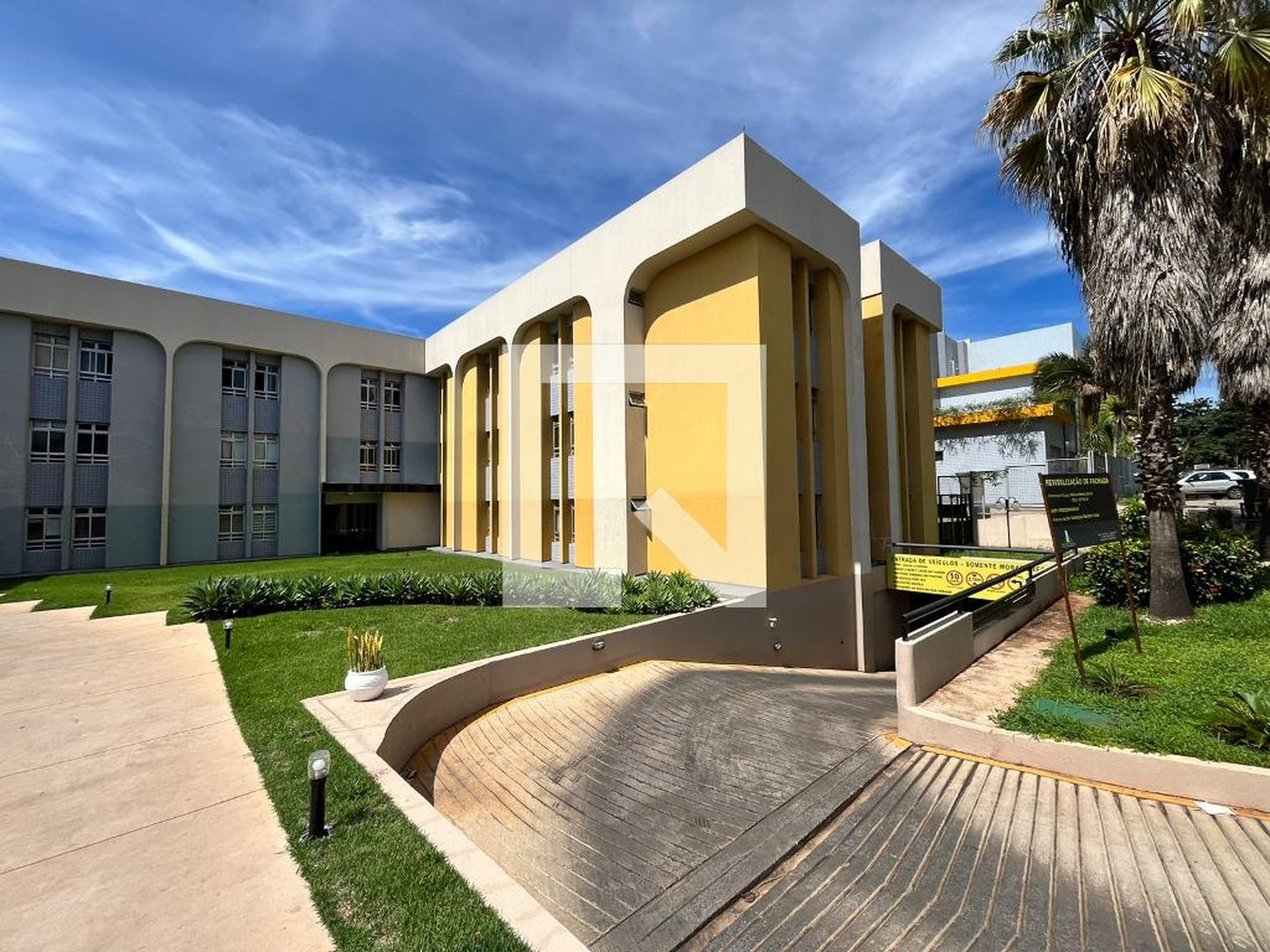 Fachada Condomínio em QMSW 5, 231