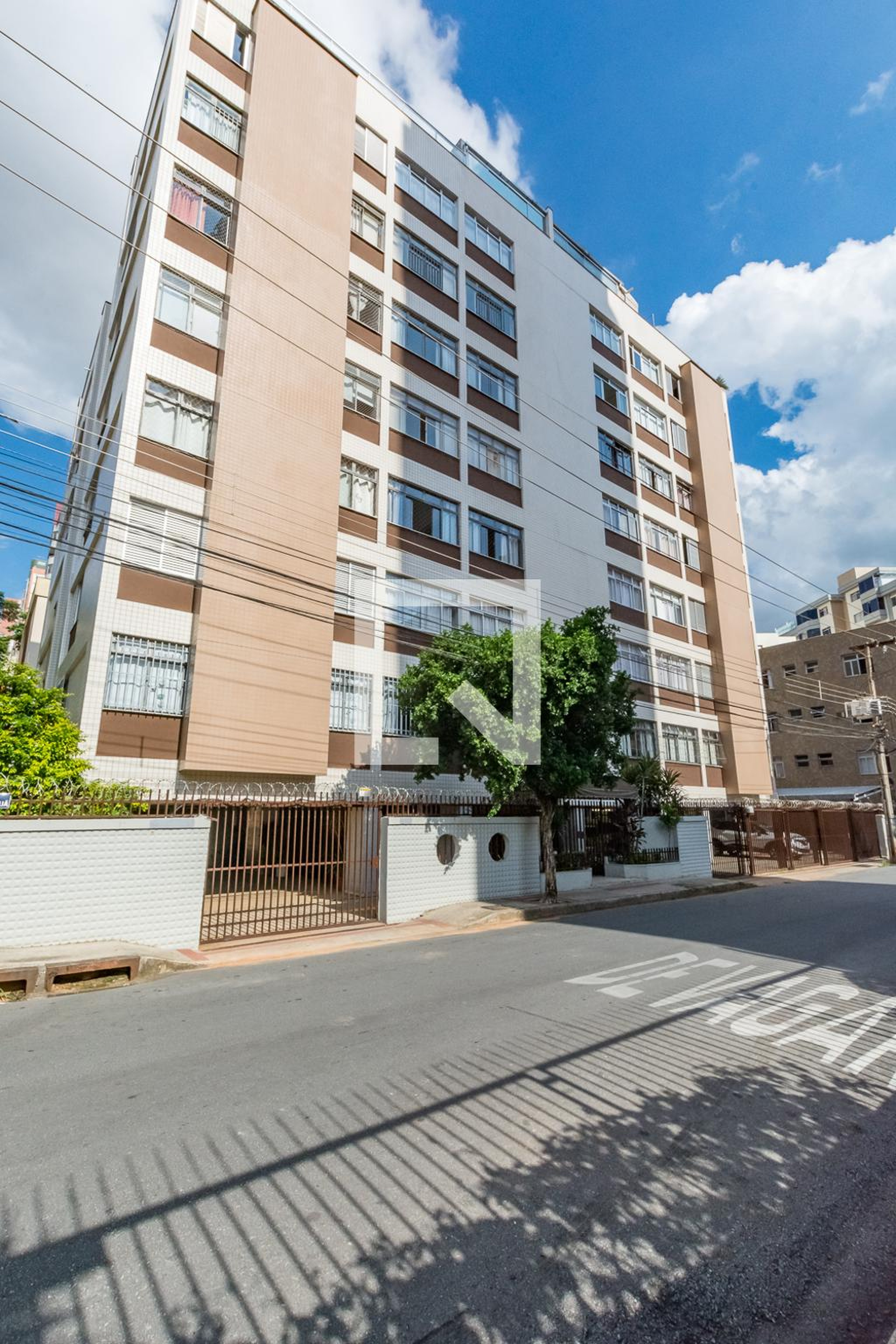 Fachada Condomínio em Rua Camapuan, 585