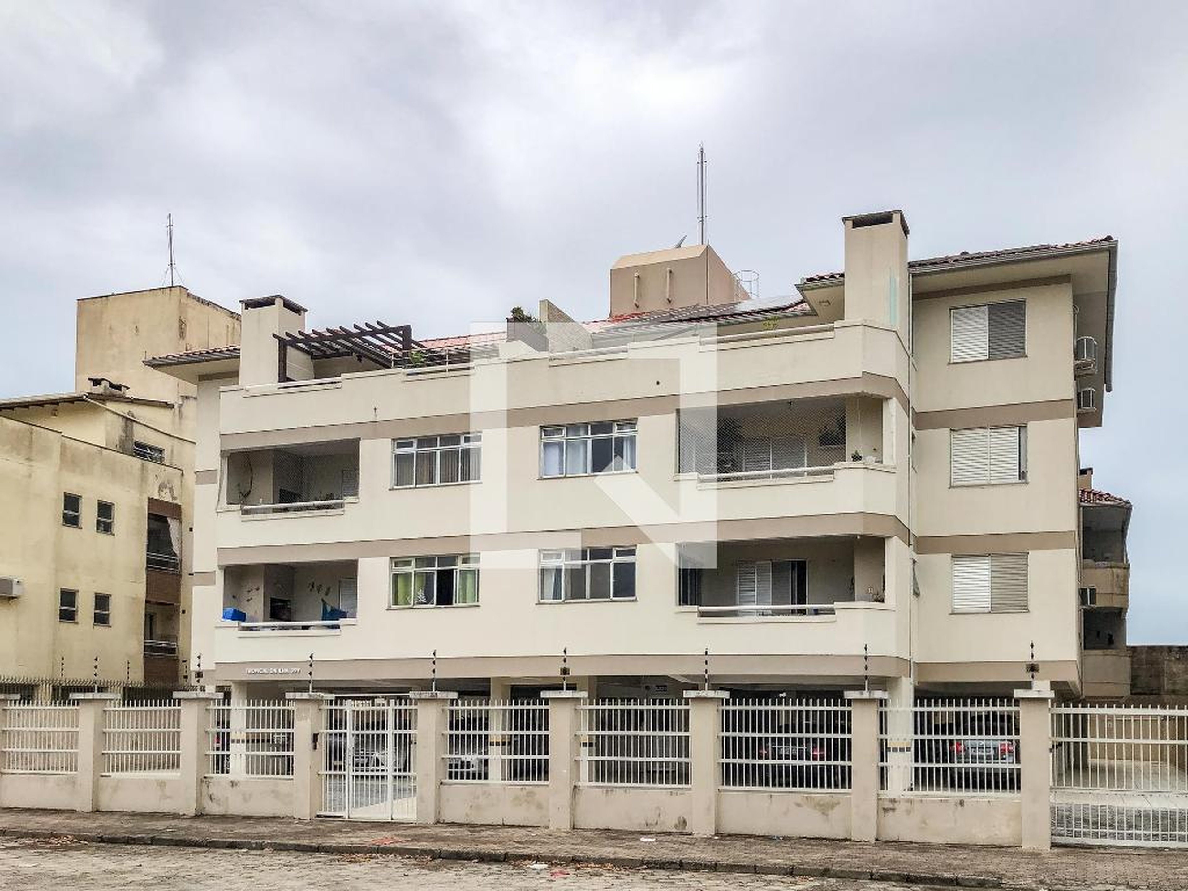 Fachada Condomínio em Rua Martinho de Haro, 399