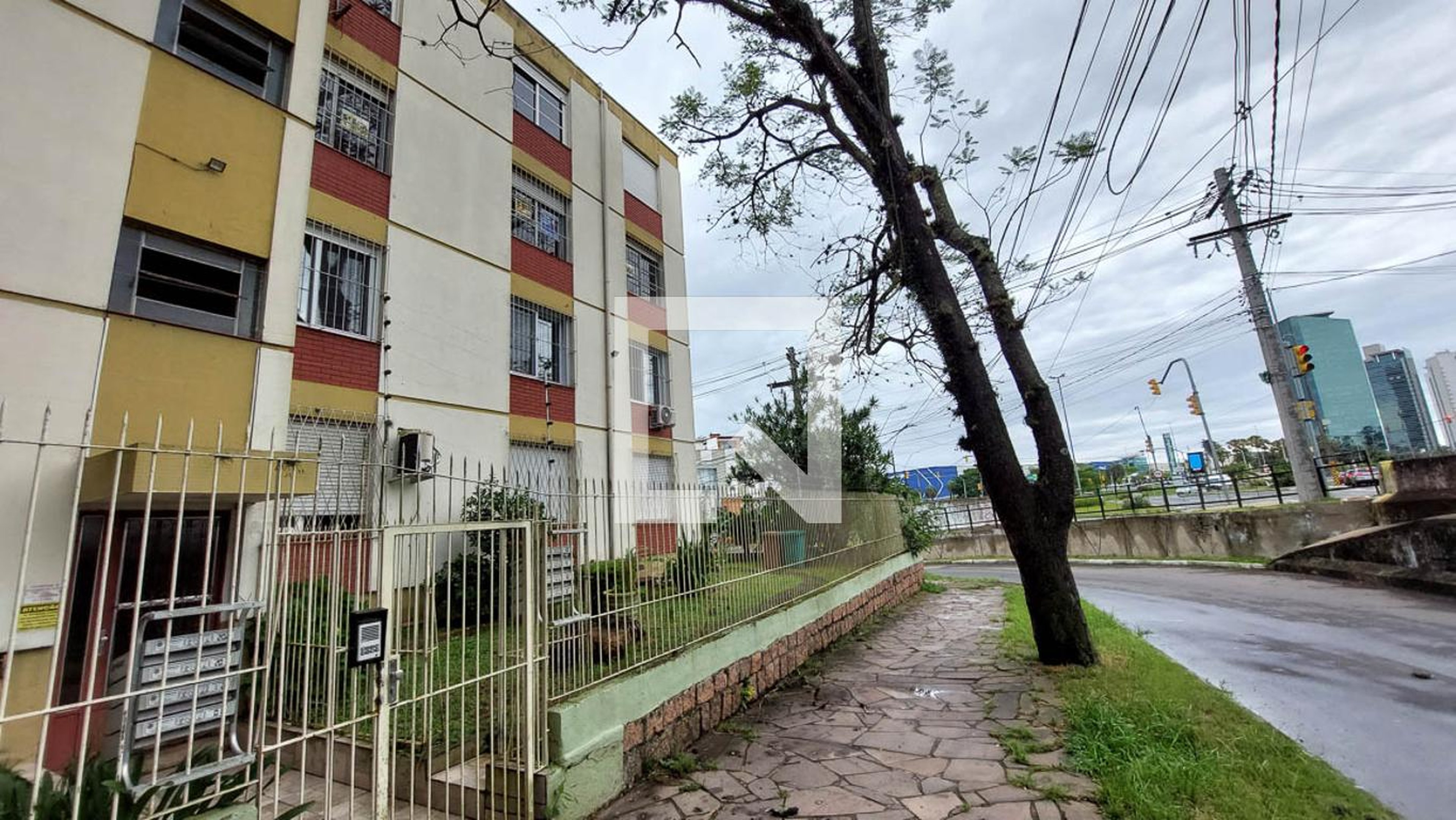 Fachada Condomínio em Avenida Padre Cacique, 2906