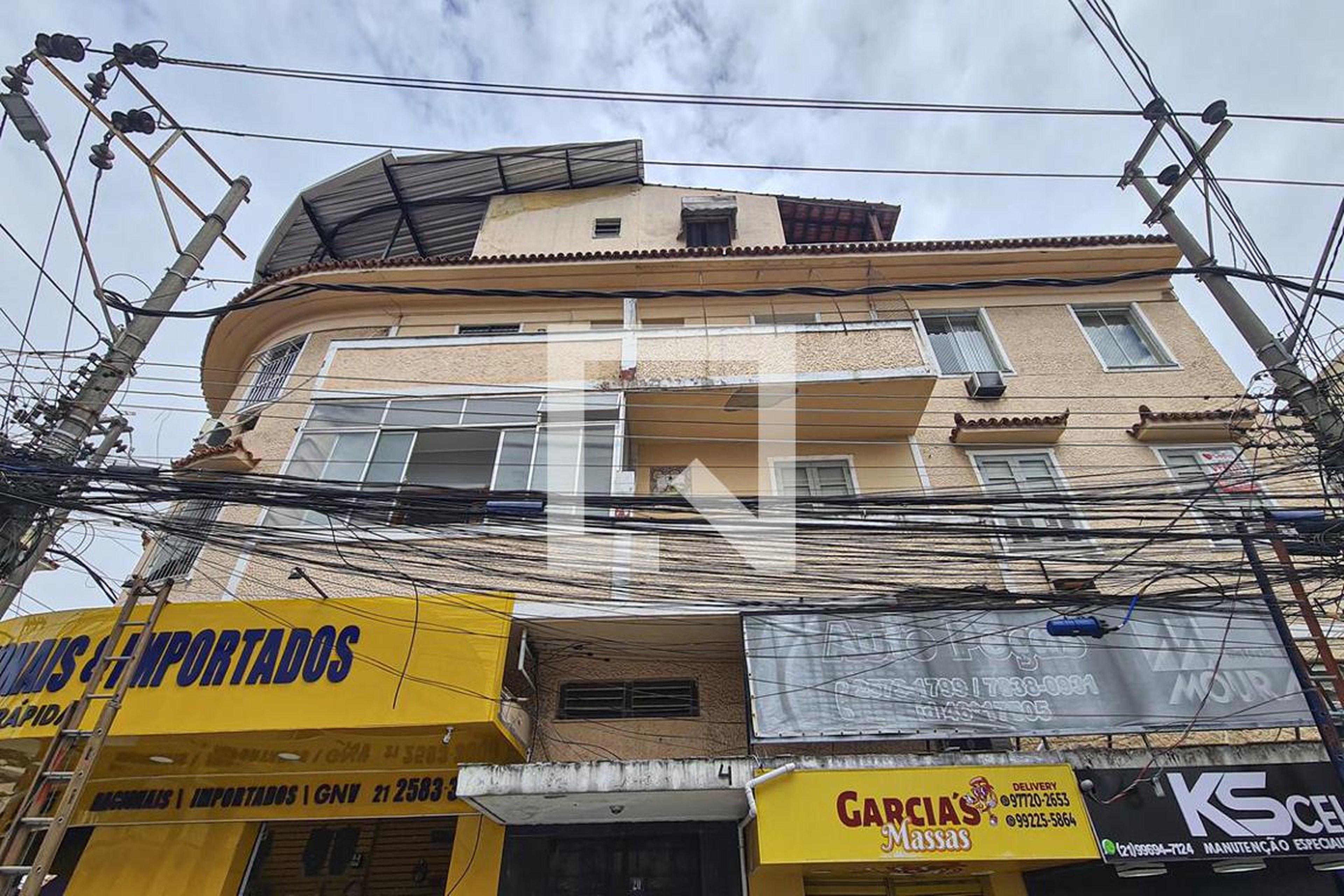 Fachada Condomínio em Rua Tenente Abel Cunha, 20