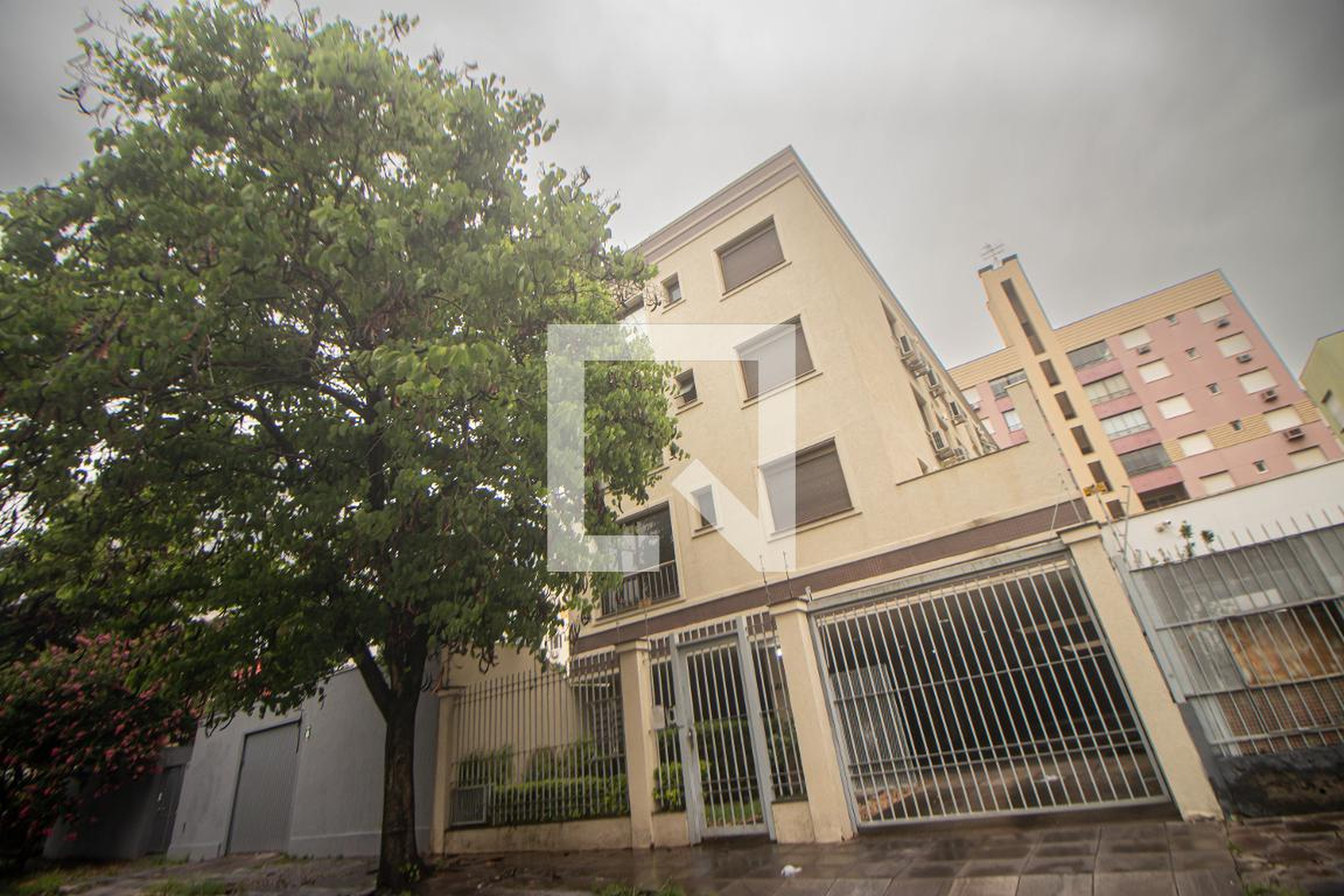 Fachada Condomínio em Rua Luis Luz, 53