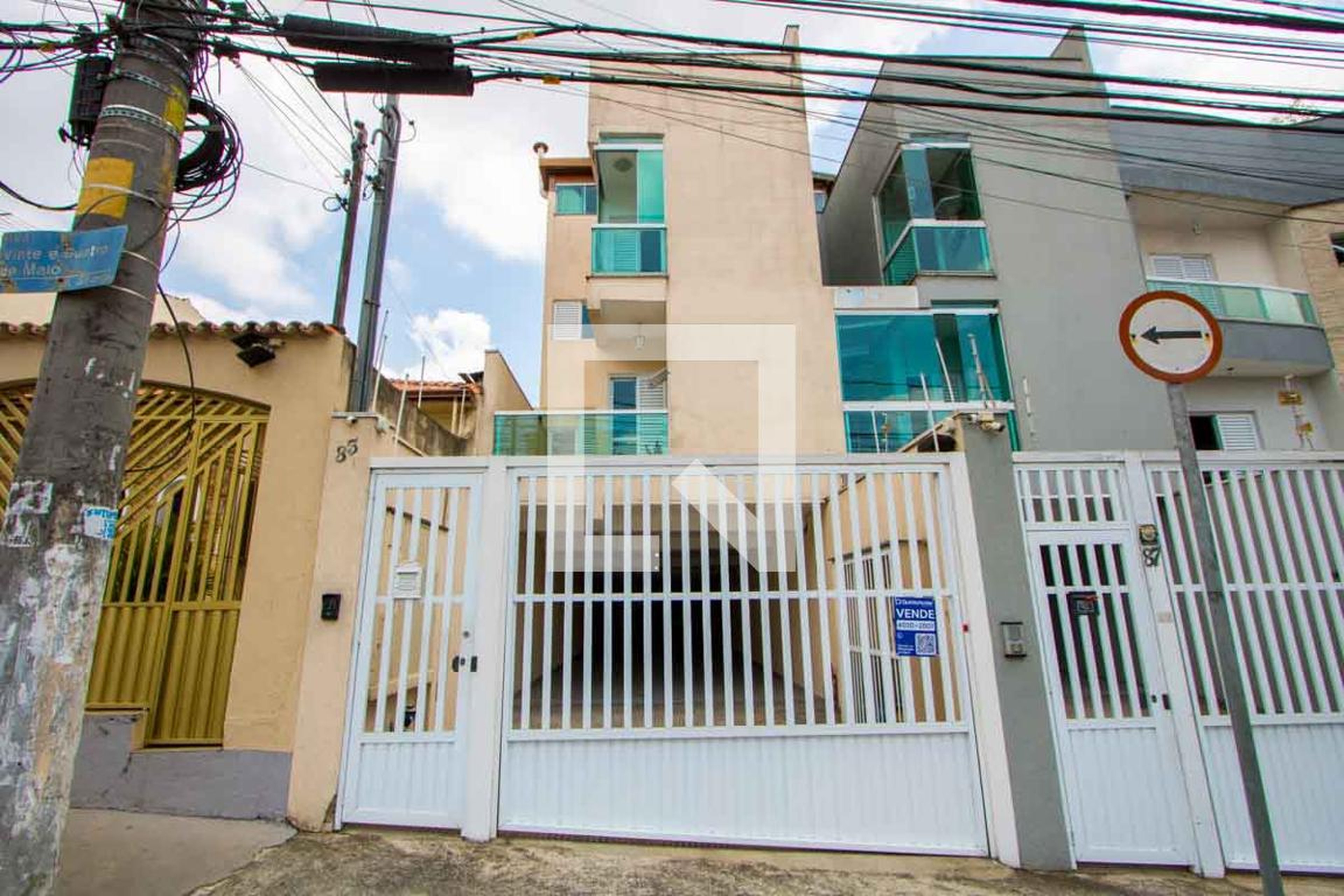 Fachada Condomínio em Rua Vinte e Quatro de Maio, 83