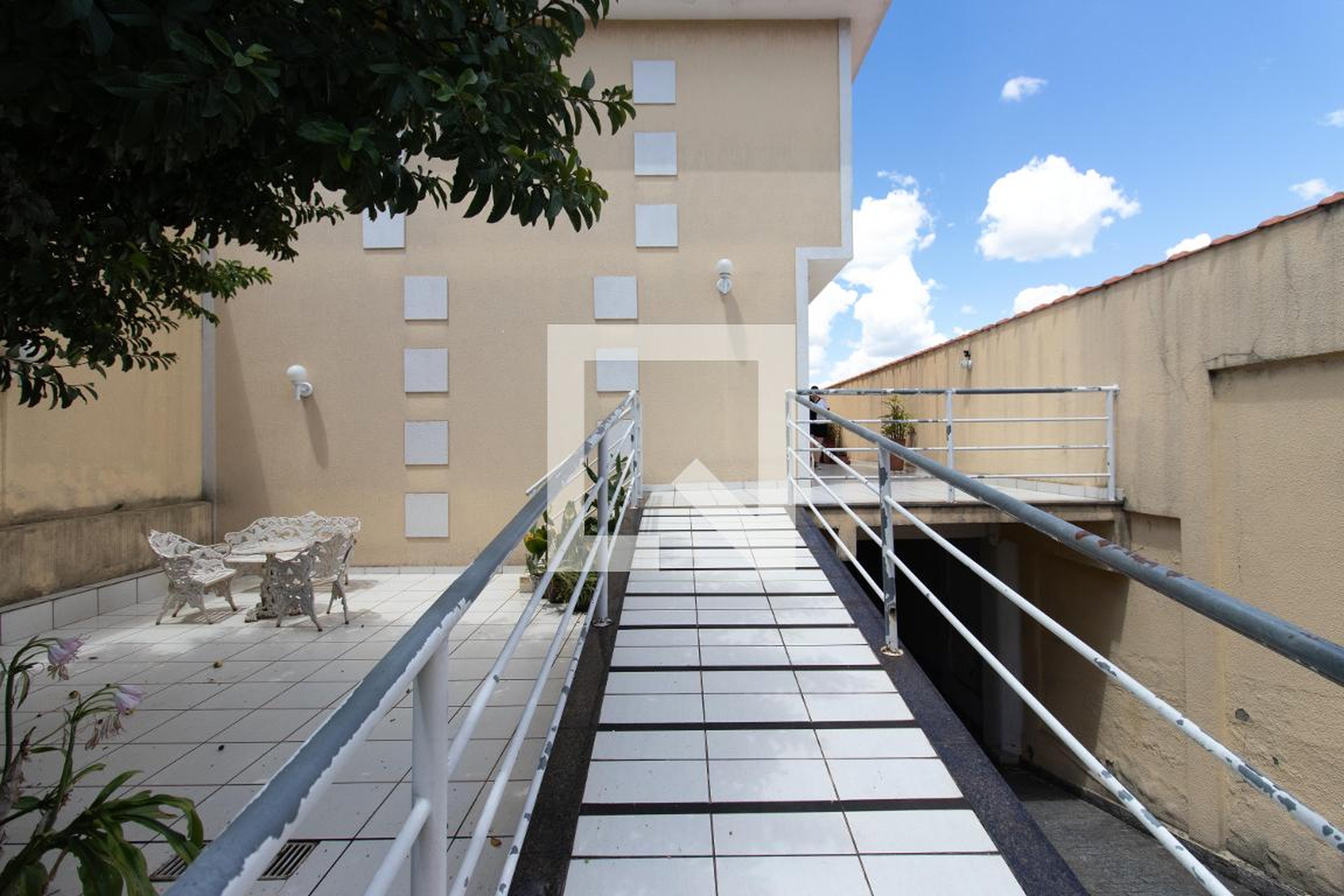 Fachada do Condomínio Condomínio em Rua Tanque Velho, 2222